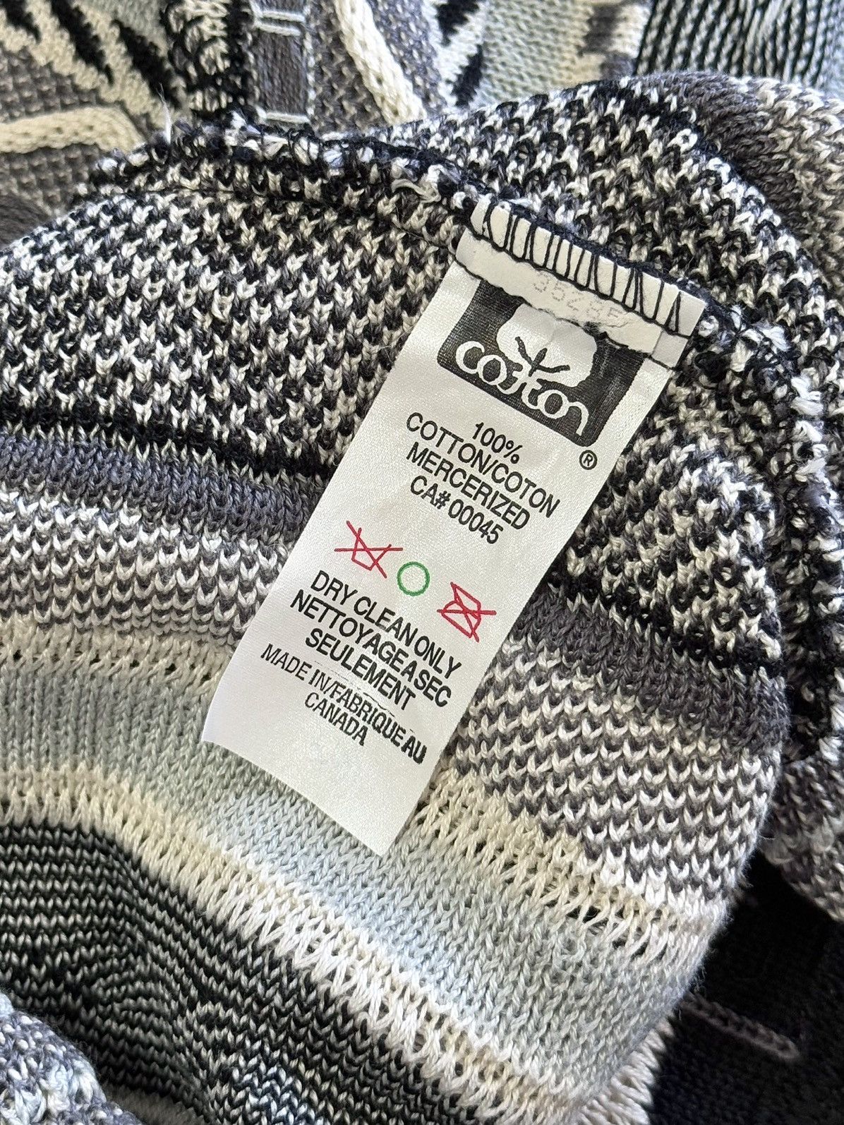 Tundra Canada 90s Vintage Tundra 3D Knit Coogi Style Cardigan Size US XL / EU 56 / 4 - 14 Thumbnail
