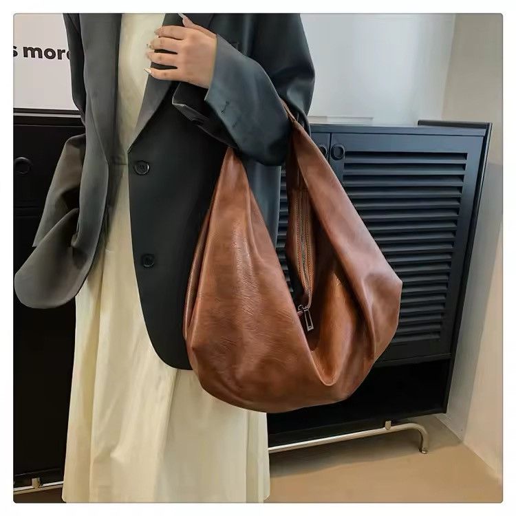 Japanese Brand × Leather Soft Leather Crossbody Handbag Size ONE SIZE - 2 Thumbnail
