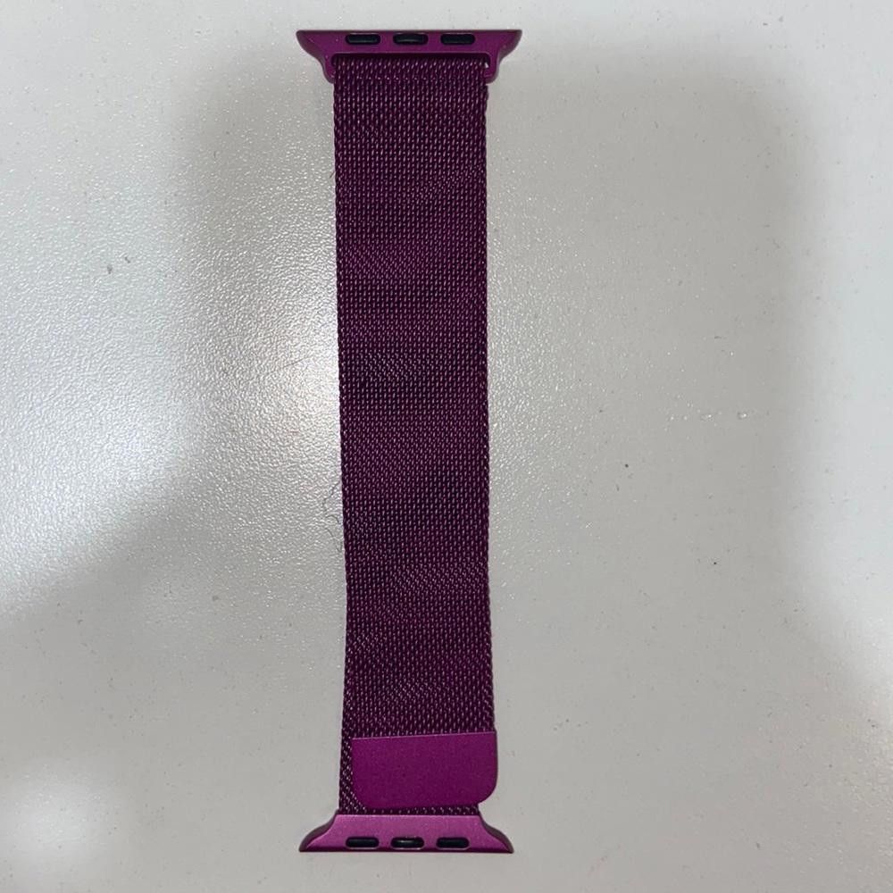 Designer \NWOT Purple Magnetic Apple Watch Wristband 38mm/42mm Size ONE SIZE - 1 Thumbnail