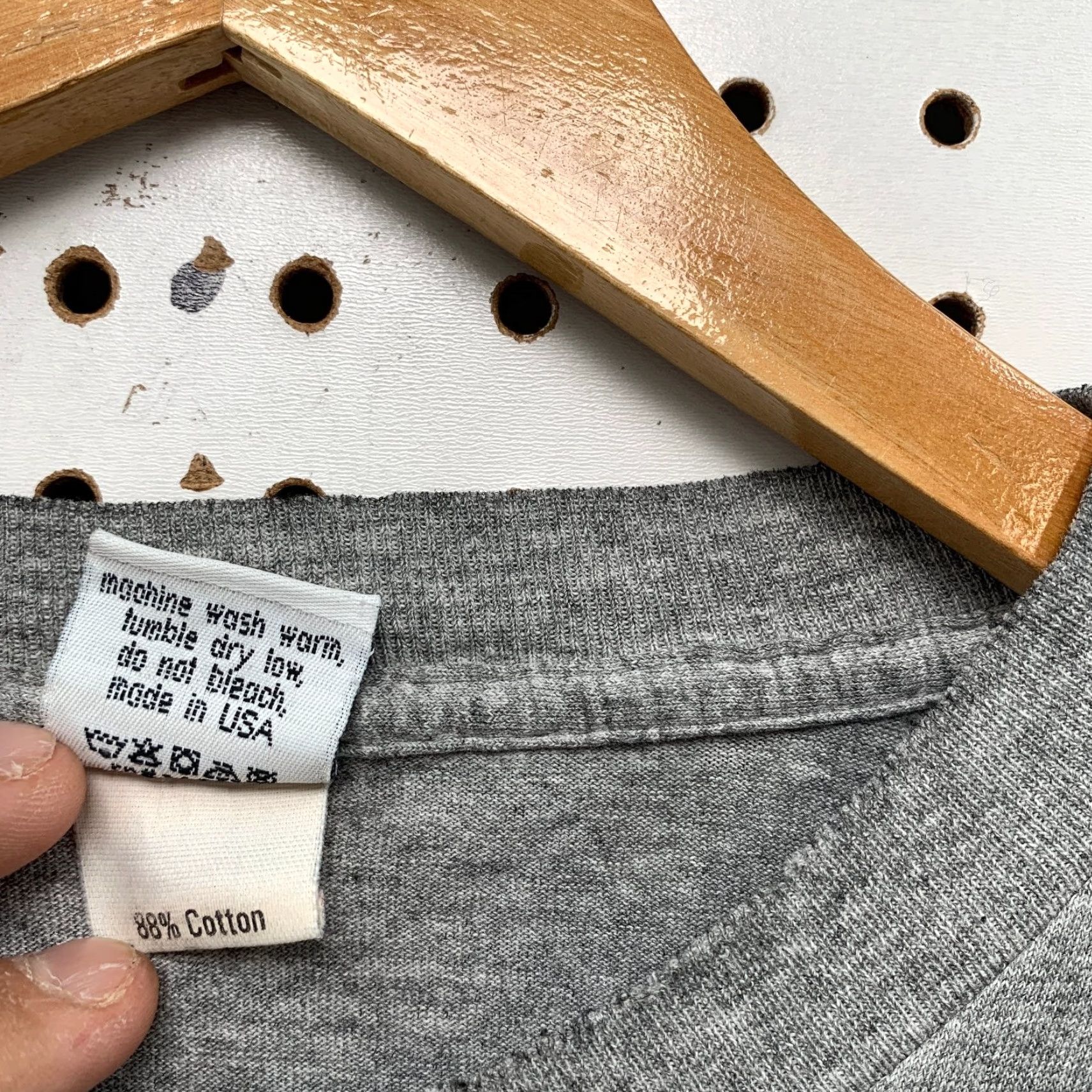 Calvin Klein VINTAGE Calvin Klein Shirt Mens L Gray 90s Distressed Single Stitch USA Logo Cotton T-Shirt Short Sleeve Crew Neck Adult Mens Size US L / EU 52-54 / 3 - 6 Thumbnail