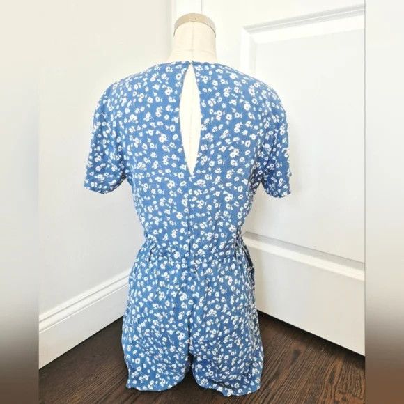 Rails Sophia Blue Daisies Short Slv V-neck Button-Up Romper Floral Size 27" / US 4 / IT 40 - 11 Thumbnail