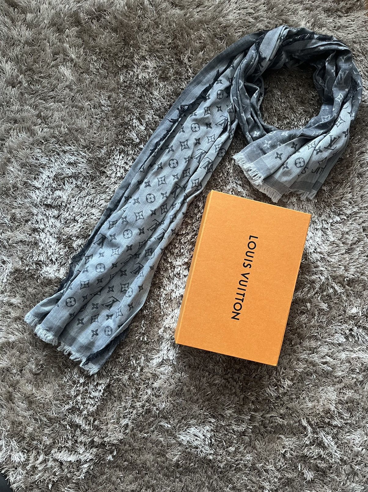 Louis Vuitton Louis Vuitton Monogram Scarf Size ONE SIZE - 3 Thumbnail
