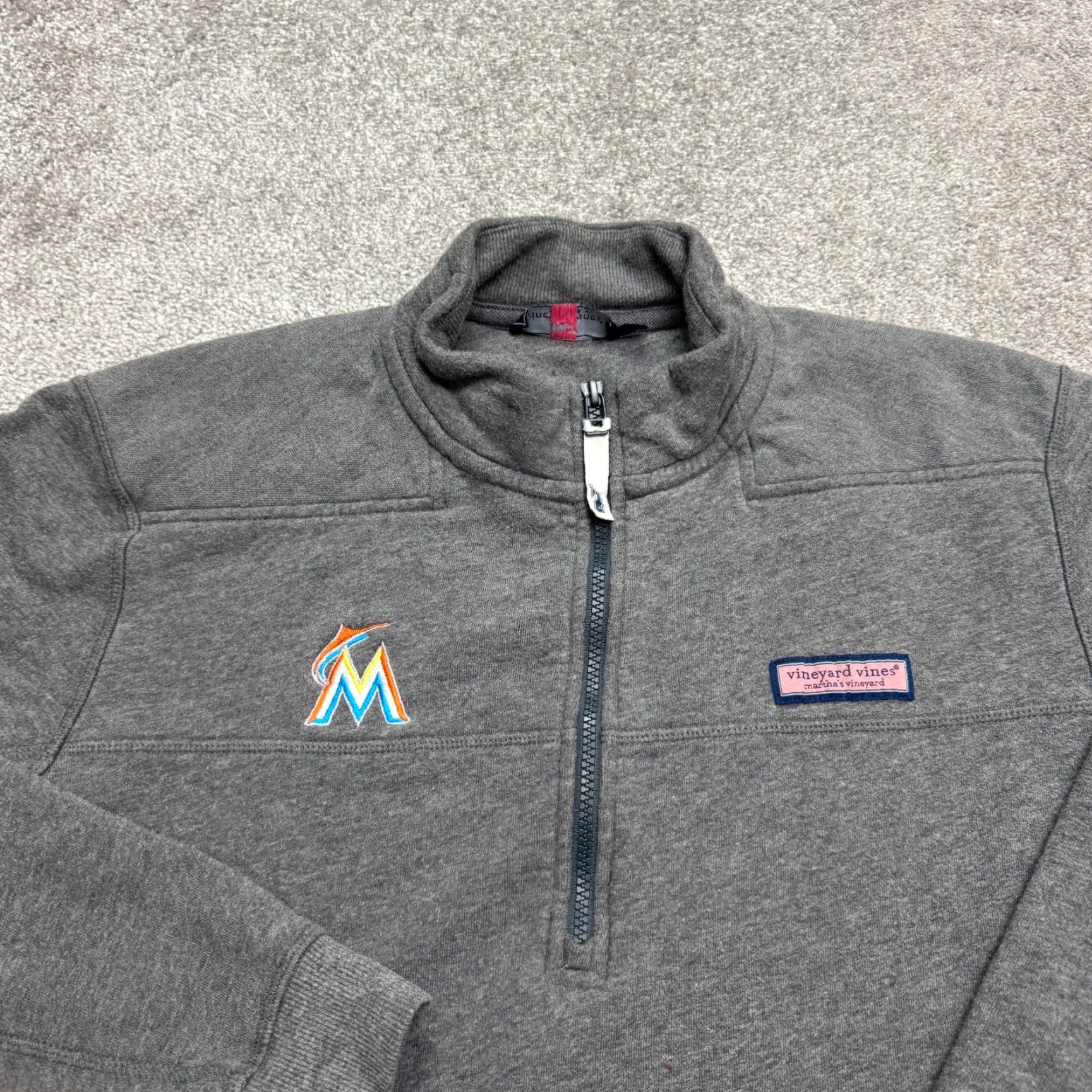 Vineyard Vines Vineyard Vines Miami Marlins 1/4 Zip Pullover Sweatshirt Mens Medium Gray Fleece Size M / US 6-8 / IT 42-44 - 3 Thumbnail