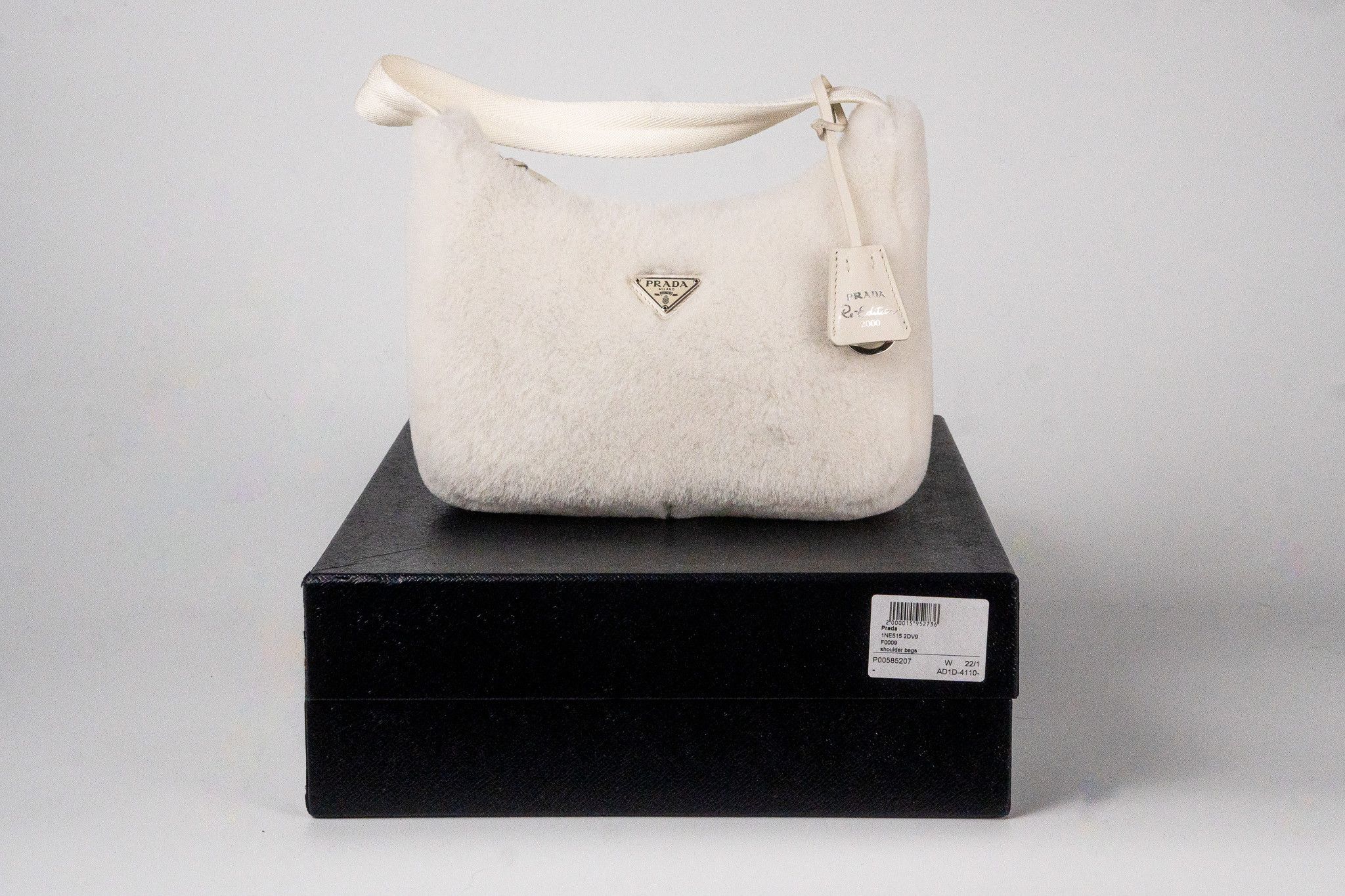 Prada Re-Edition 2000 shearling shoulder bag in white Size ONE SIZE - 2 Thumbnail