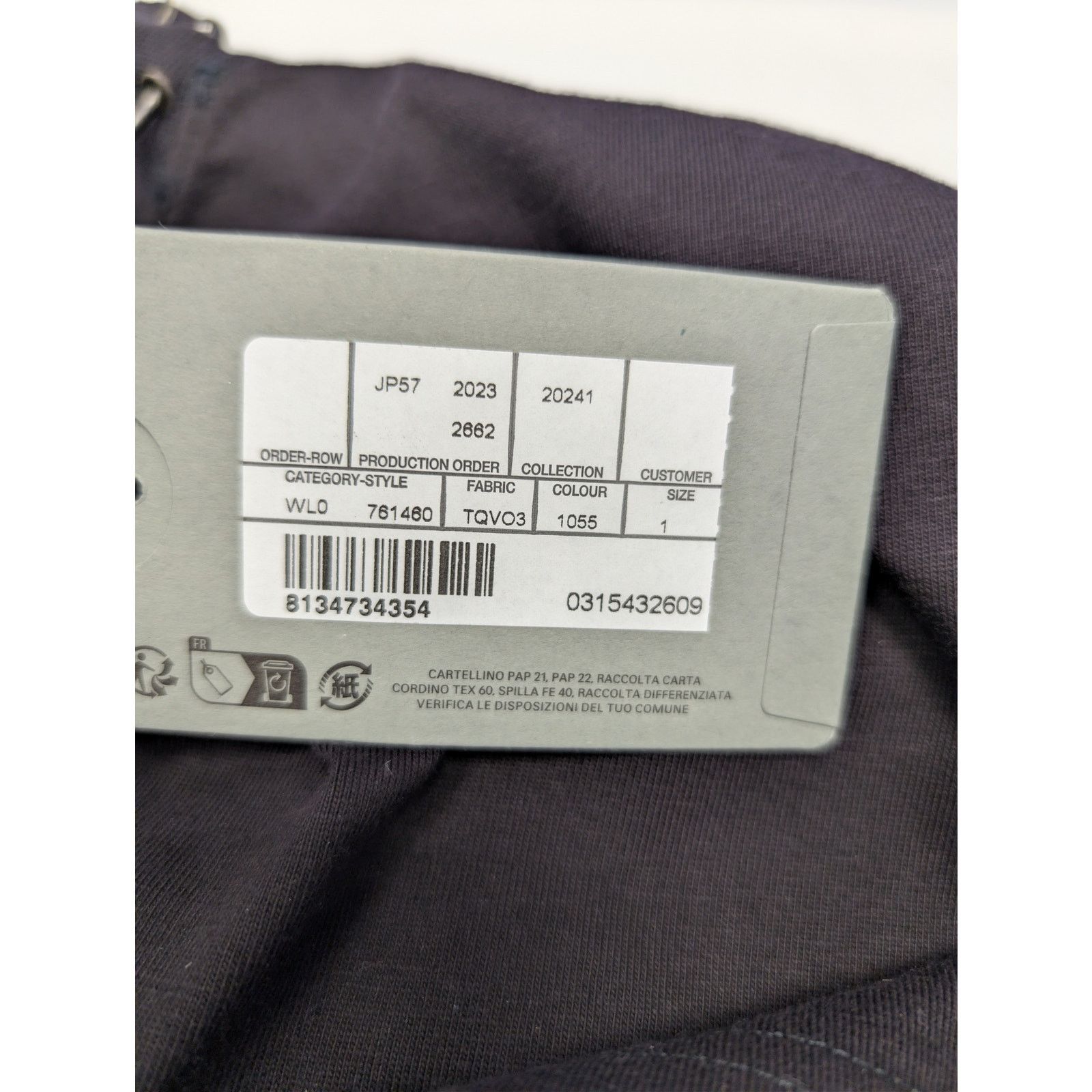 Balenciaga o1rshd1 Pierced Oversized Vintage Jersey T-Shirt in Black Size US S / EU 44-46 / 1 - 22 Thumbnail