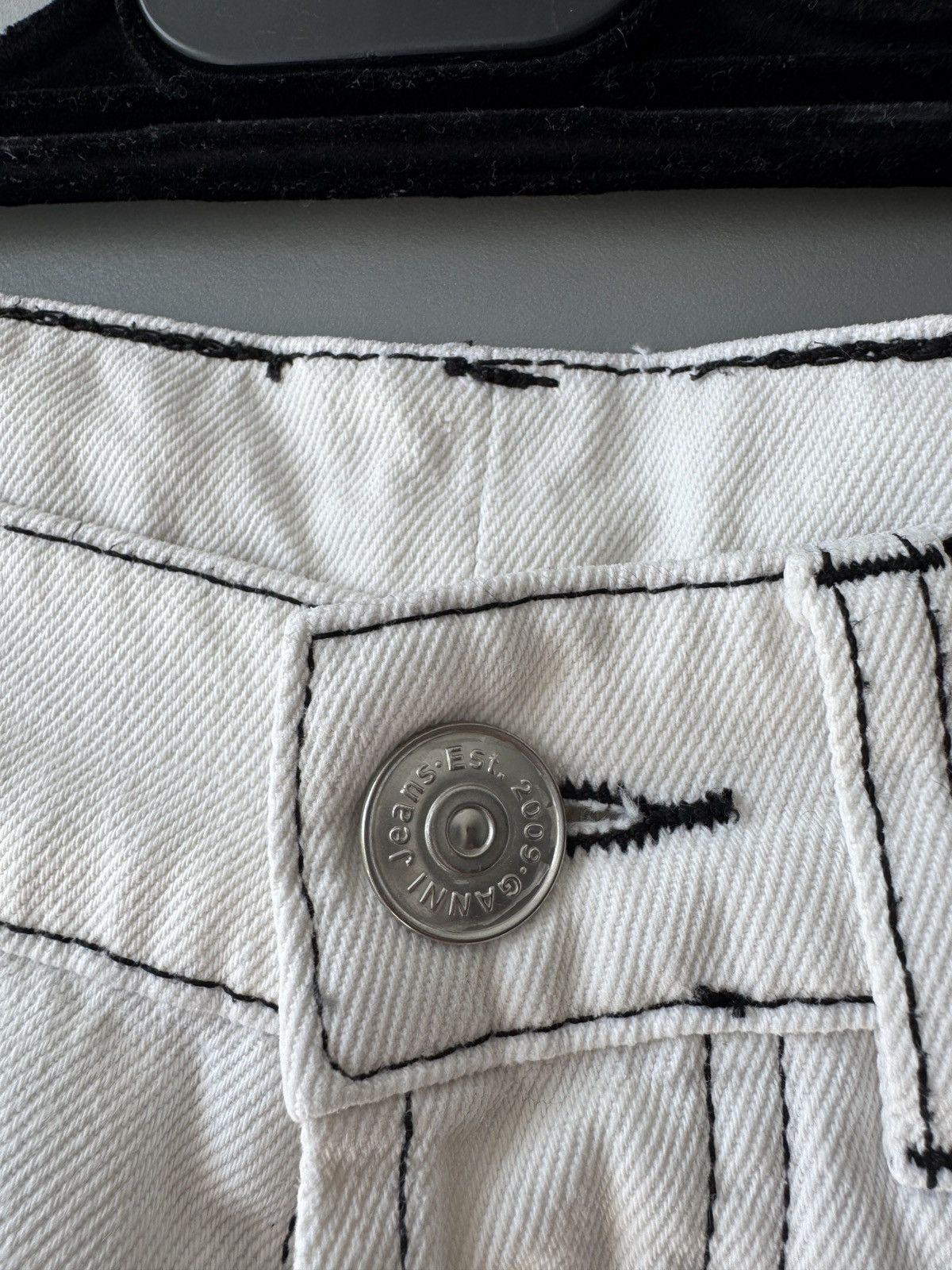 Ganni Ganni Mid-Rise Wide-Leg Off-White Back Logo Jeans Size 25" / US 0 / IT 36 - 3 Thumbnail