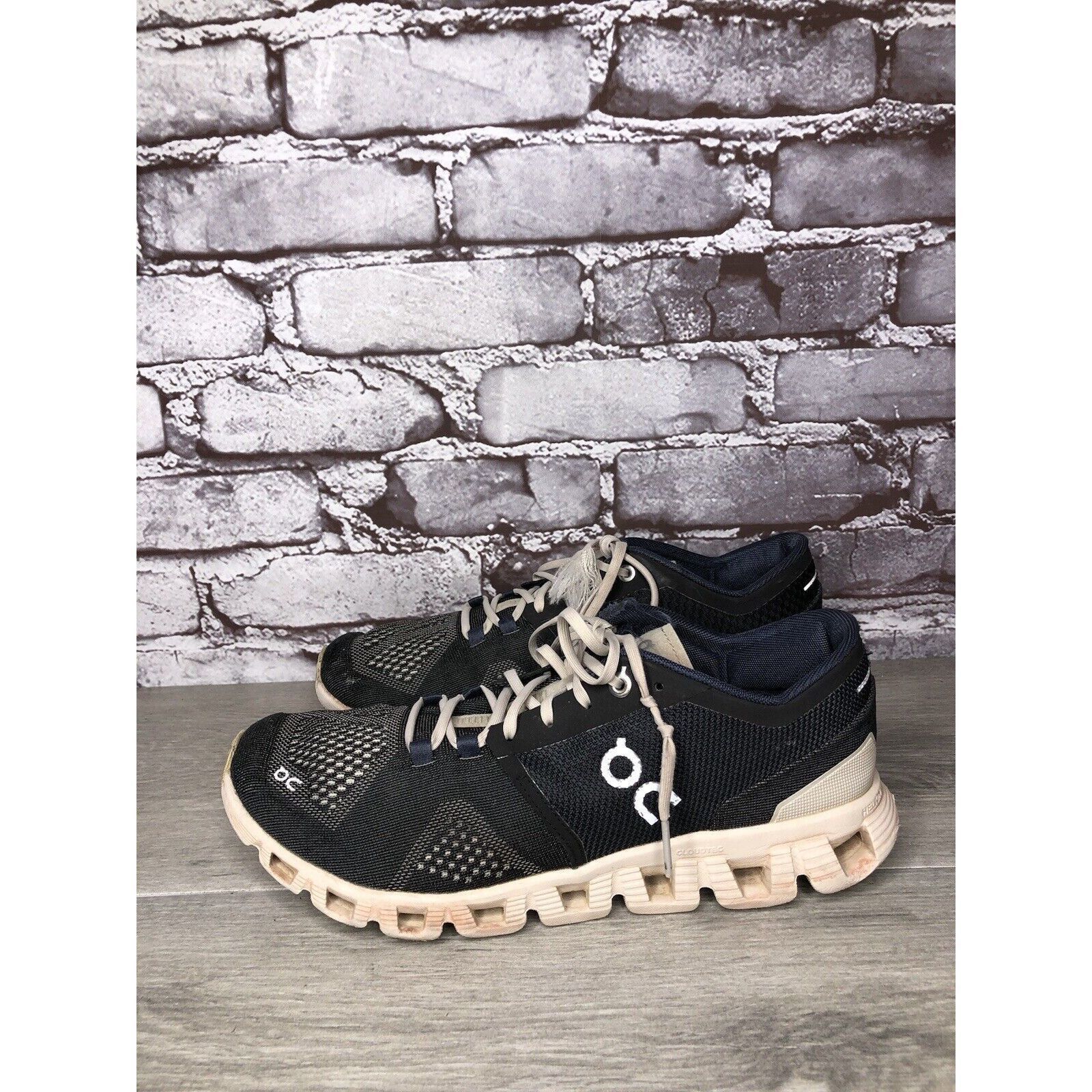 On On Cloud Black White Comfort Gym Lace Up Running Shoes Women Size US 8.5 / IT 38.5 - 14 Thumbnail
