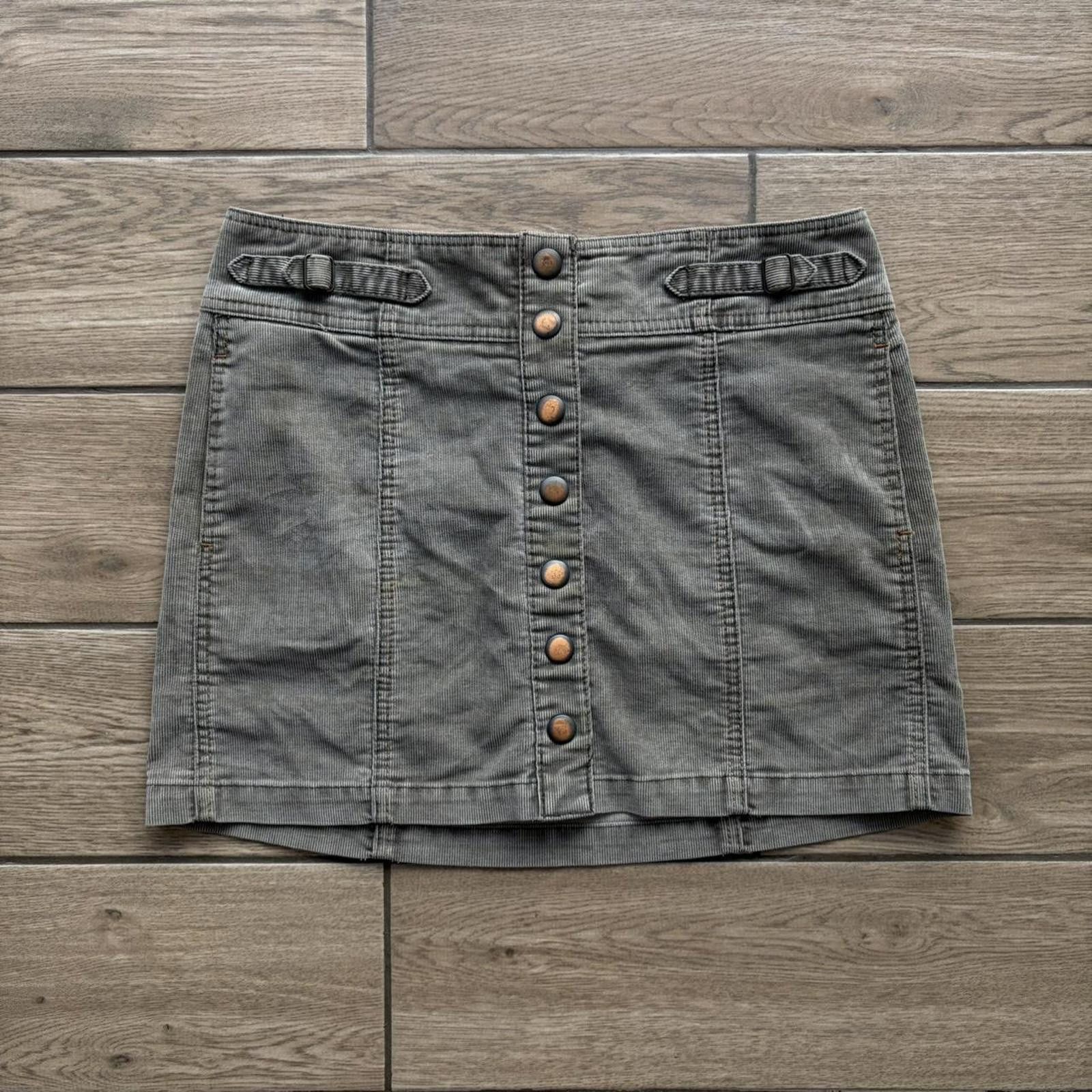 Gap Y2K Forest Green Gap Corduroy Grunge Mini Button Front Skirt Size 30" / US 8 / IT 44 - 1 Thumbnail