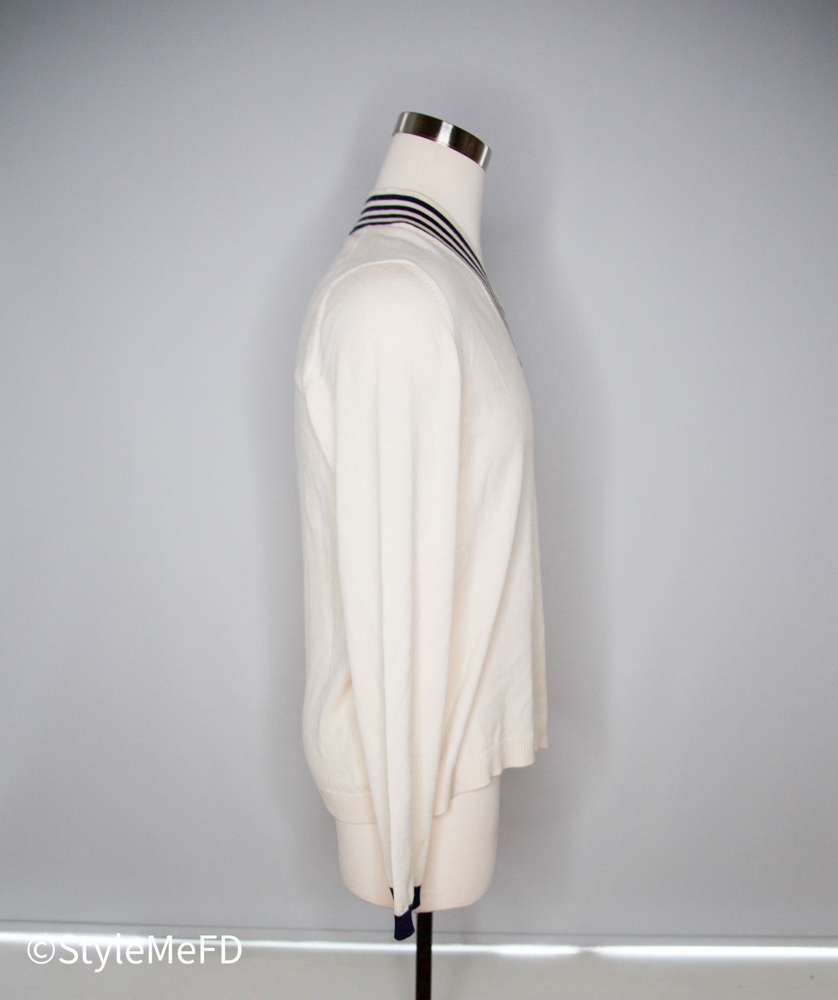 Gucci Gucci V Neck Pullover in Off-White w Blue & Bee Detailing Size US XL / EU 56 / 4 - 4 Thumbnail