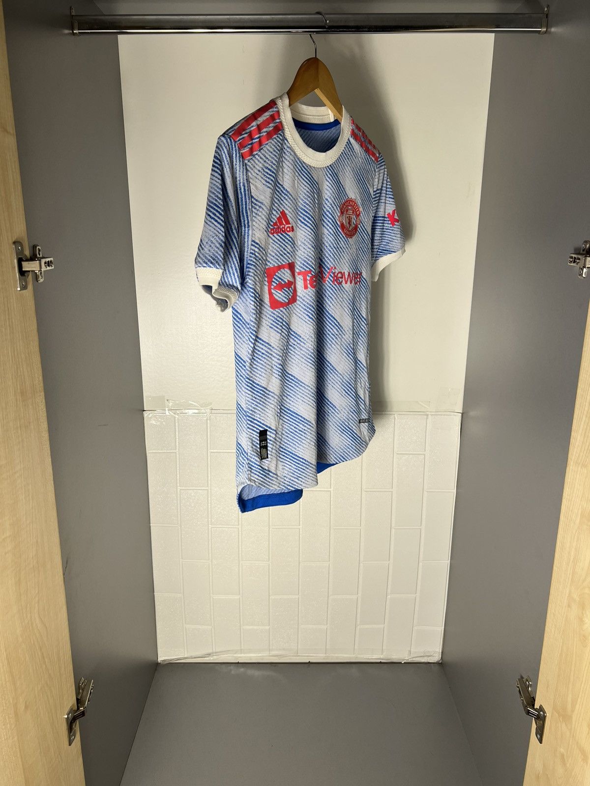 Vintage ADIDAS FC MANCHESTER UNITED ENGLAND SOCCER JERSEY RETRO Y2K Size US S / EU 44-46 / 1 - 5 Thumbnail