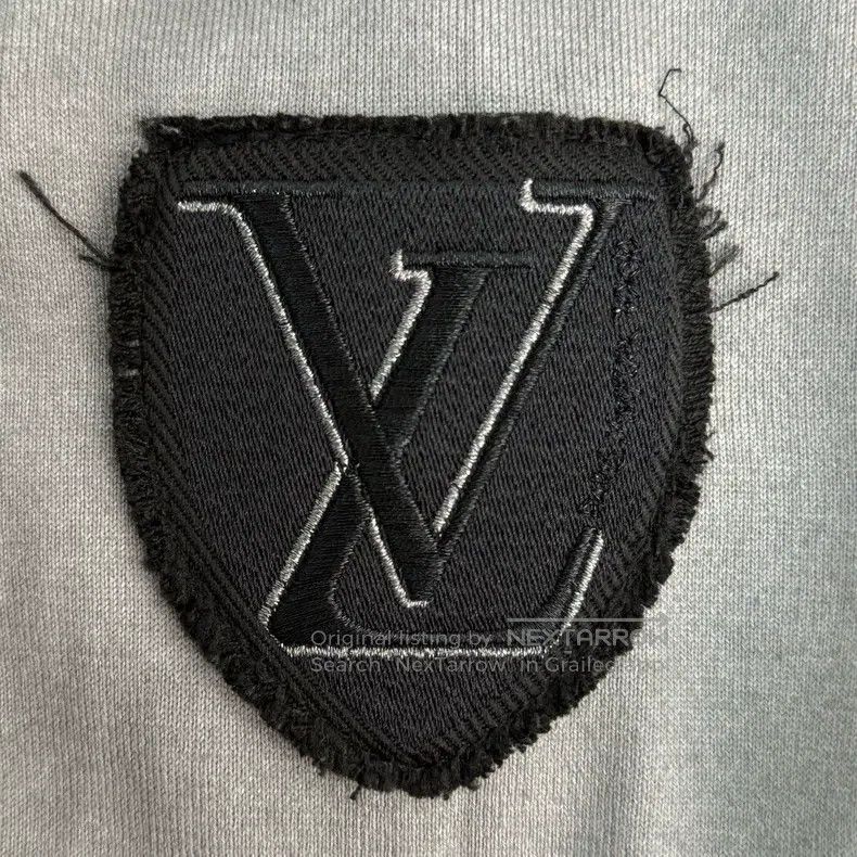 Louis Vuitton Louis Vuitton Gradient grey badge logo presbyopic leather Size US XS / EU 42 / 0 - 8 Thumbnail