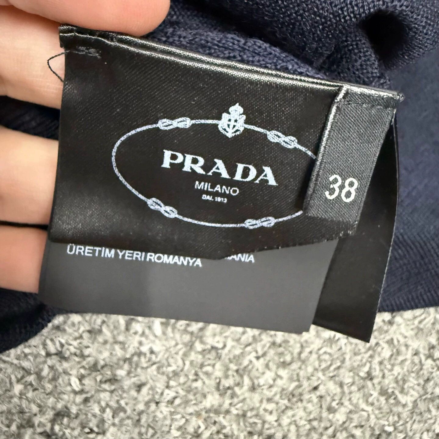 Prada Prada SS24 Cashmere Cardigan NWT 38(2) 40(1) Size S / US 4 / IT 40 - 4 Thumbnail