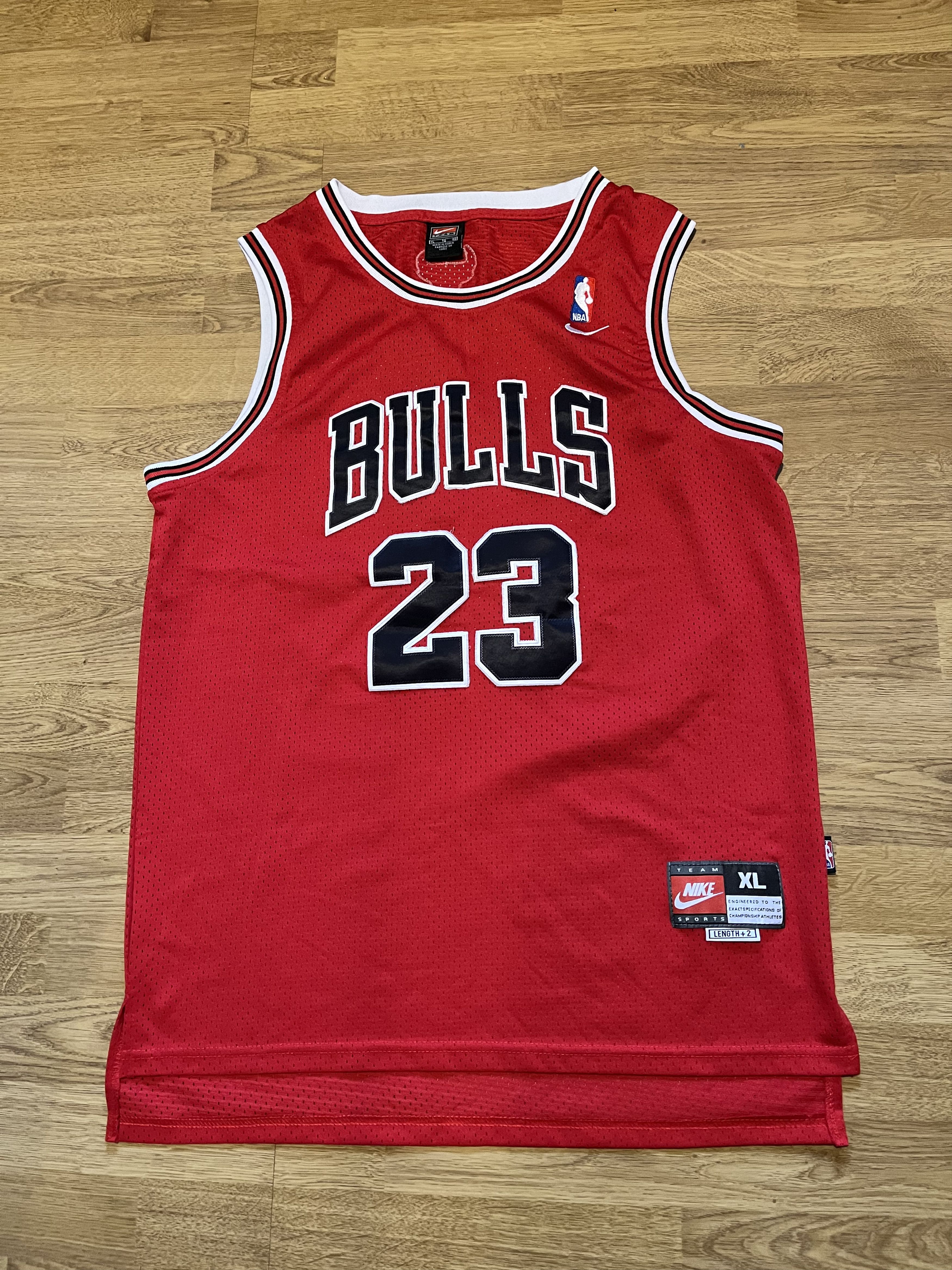 NBA Vintage Nike Chicago Bulls Jordan 23 NBA basketball jersey Size US XL / EU 56 / 4 - 1 Thumbnail