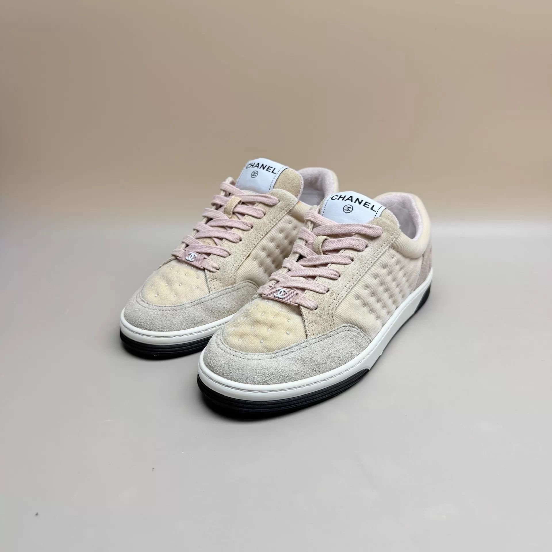 Chanel CHANEL White-Pink CC Suede Sneakers EUR 36.5 95 New Size US 6 / IT 36 - 1 Thumbnail