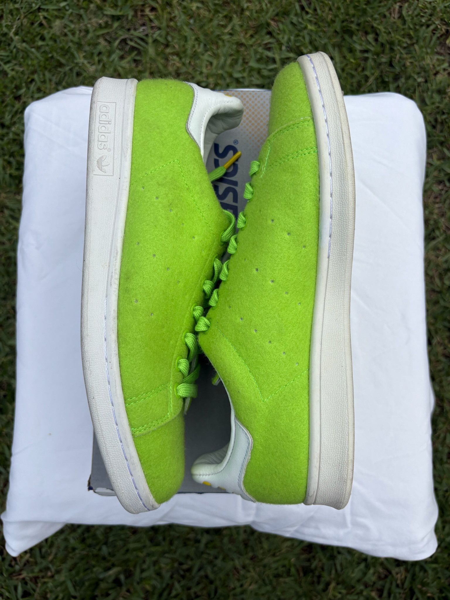 Adidas × Pharrell Adidas x Pharrell Stan Smith Tennis Ball Green Size US 9.5 / EU 42-43 - 2 Thumbnail