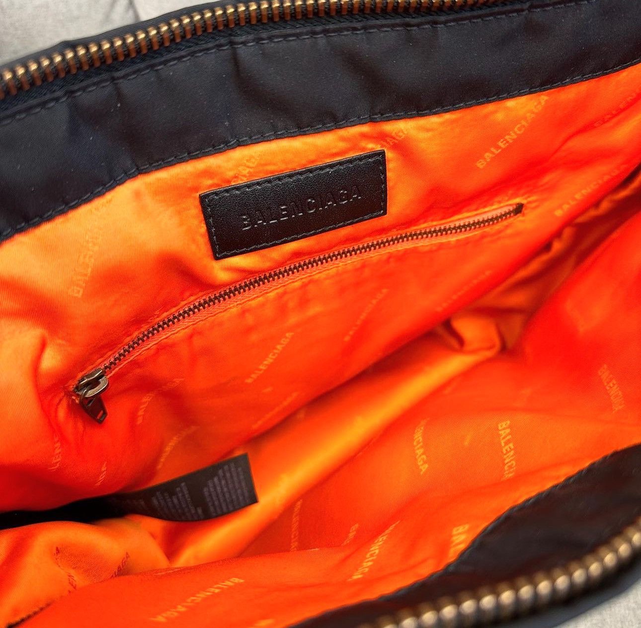 Balenciaga Authentic Balenciaga Nylon Sling Bag Size ONE SIZE - 7 Thumbnail