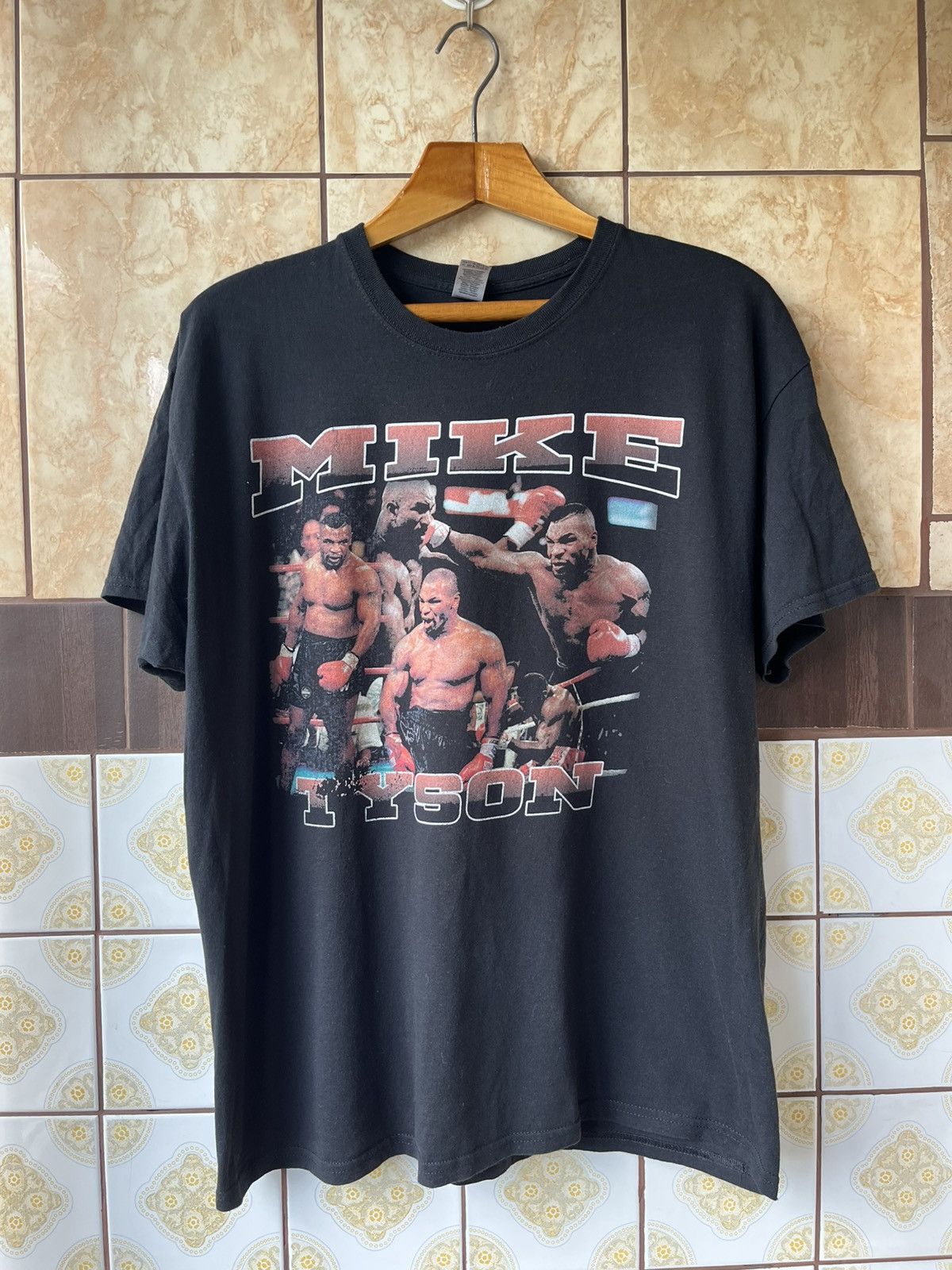Band Tees Mike Tyson Big logo boxing tee shirt Size US XL / EU 56 / 4 - 1 Thumbnail
