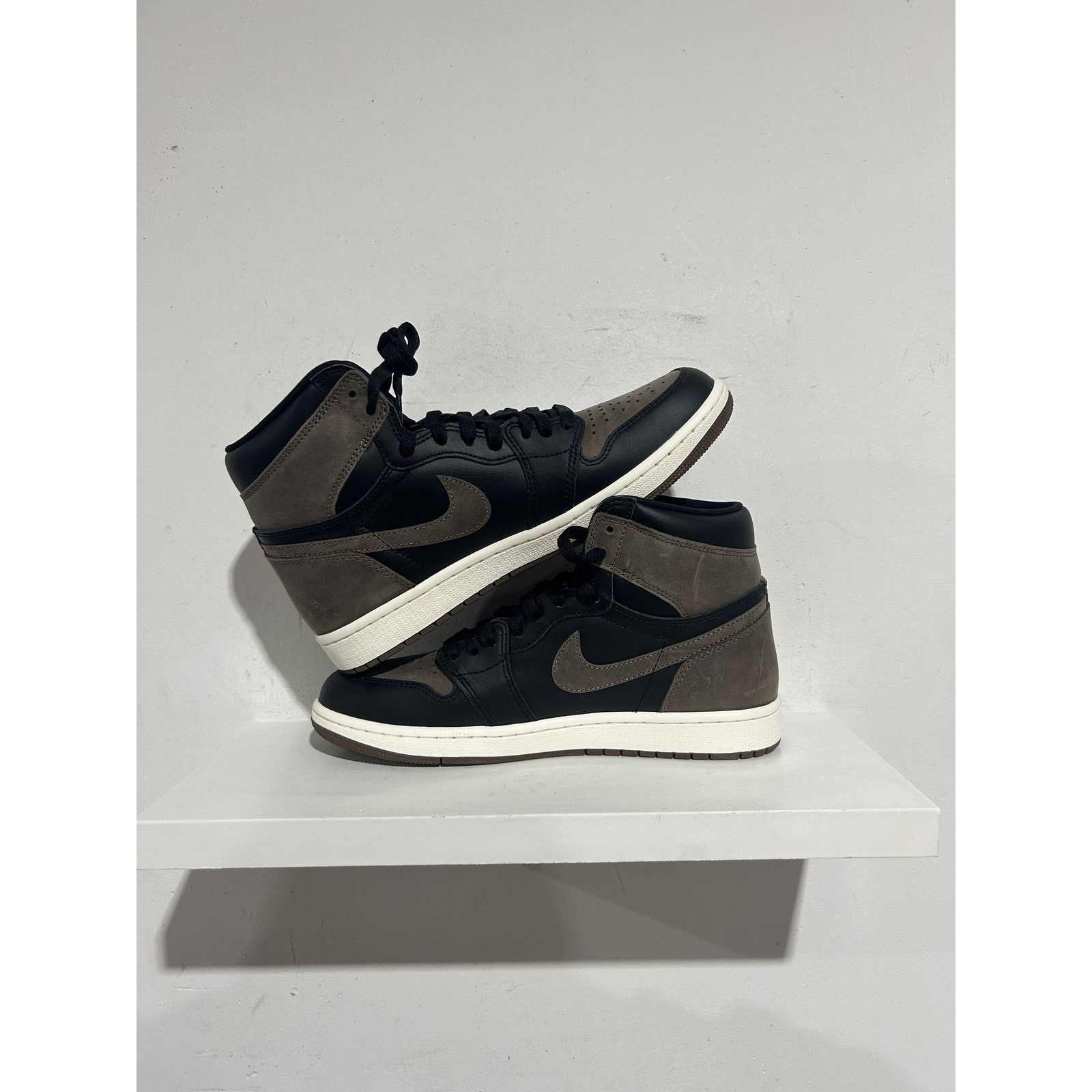 Nike JORDAN 1 RETRO HIGH OG PALOMINO SIZE 9 NEW Size US 9 / EU 42 - 2 Thumbnail