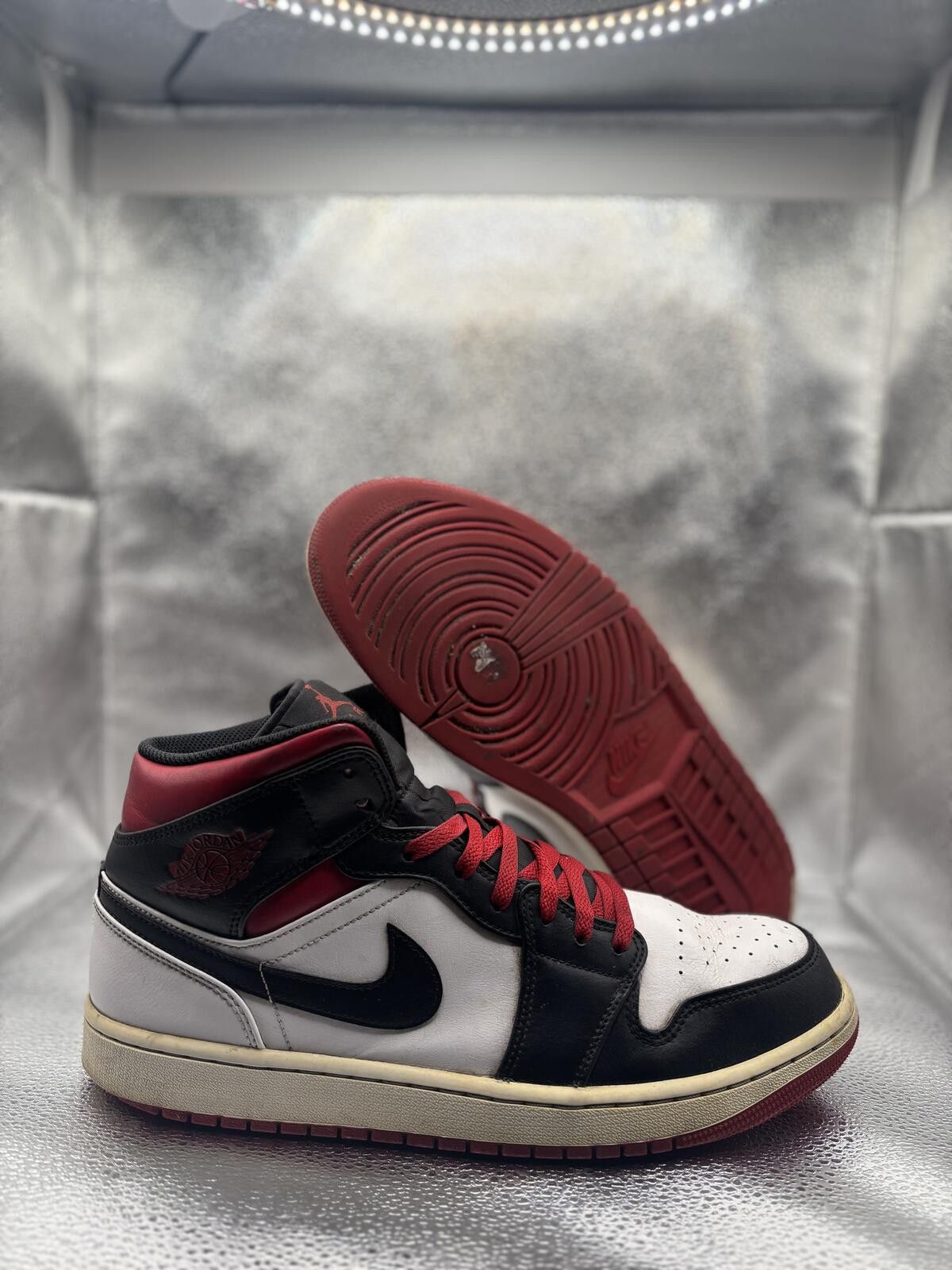 Jordan Brand Air Jordan 1 mid gym red black toe Size US 12 / EU 45 - 1 Thumbnail