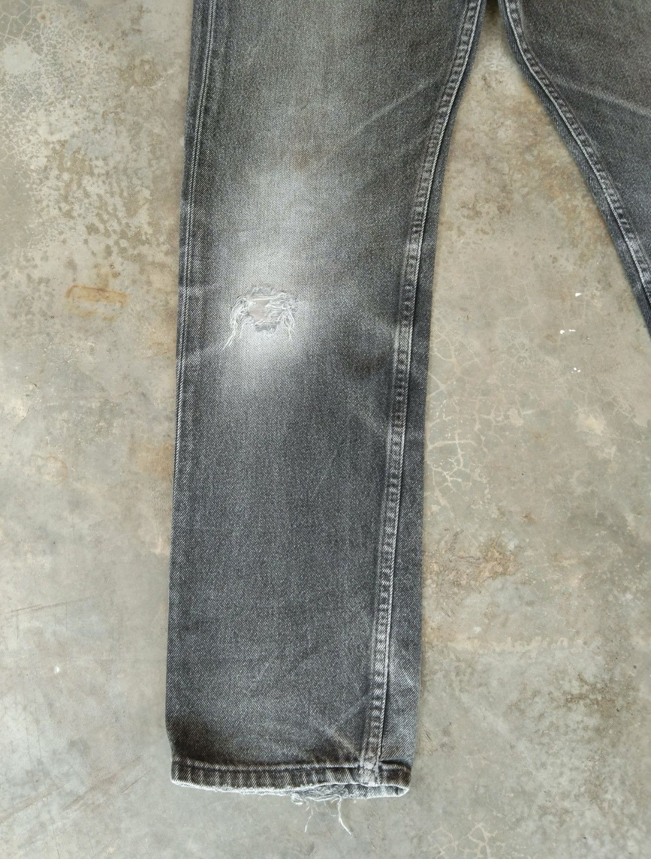 Levi's 90s Vintage Levi's 501 Faded Black Distressed Jeans 30x32 Size US 30 / EU 46 - 7 Thumbnail