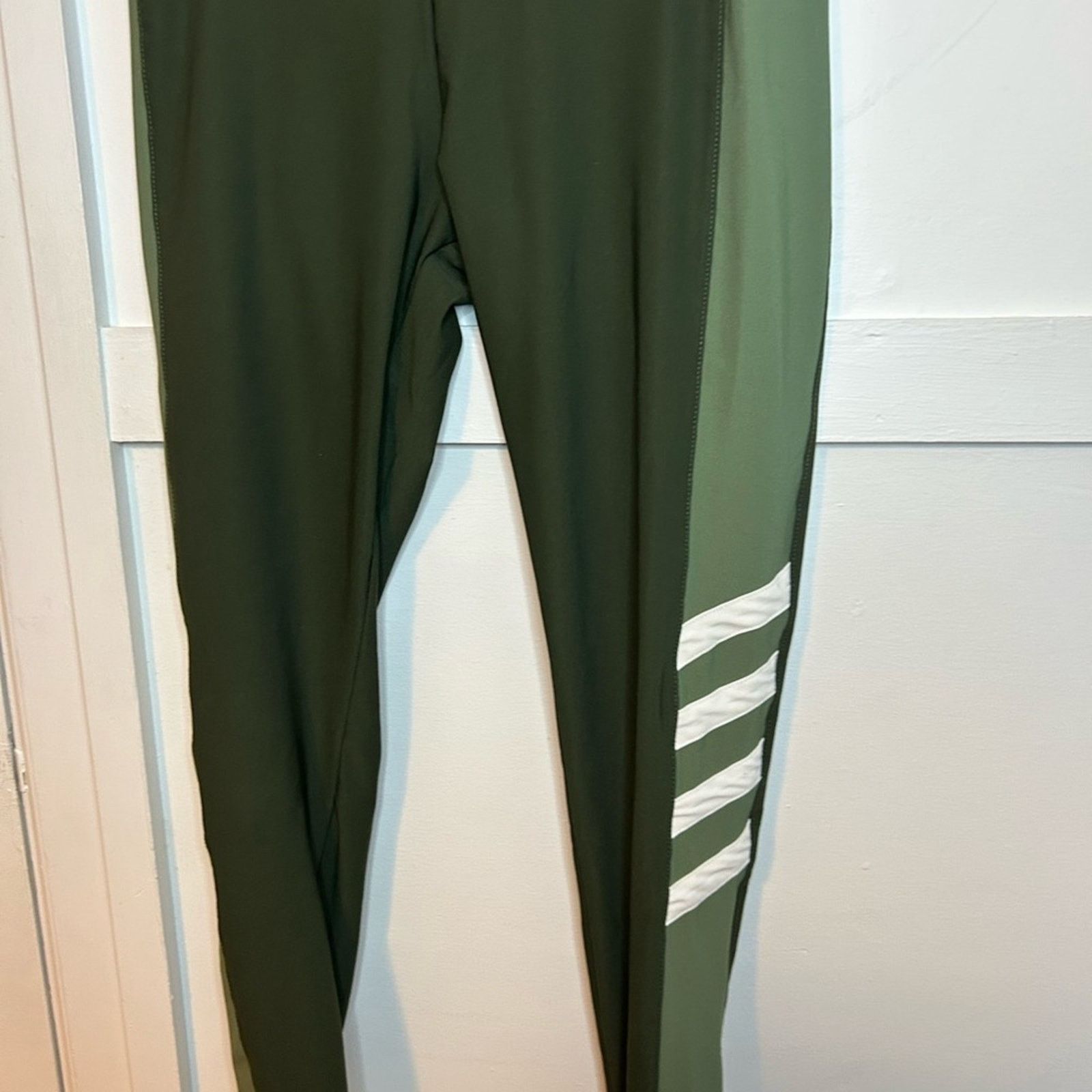 Other Marika Varsity Stripe 7/8 Active Leggings Size 30" / US 8 / IT 44 - 4 Thumbnail