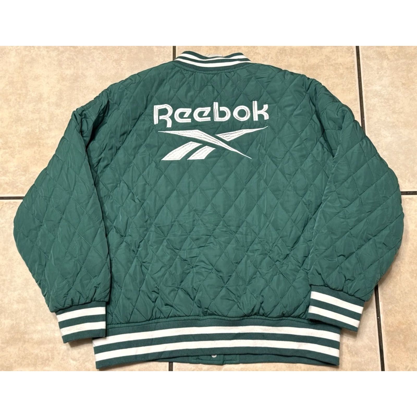 Forever 21 Forever 21 Jacket Vintage? No. NWT Deadstock Women’s Reebok x Forever 21 Retrofit Quilted Varsity Jacket Medium Size M / US 6-8 / IT 42-44 - 2 Thumbnail