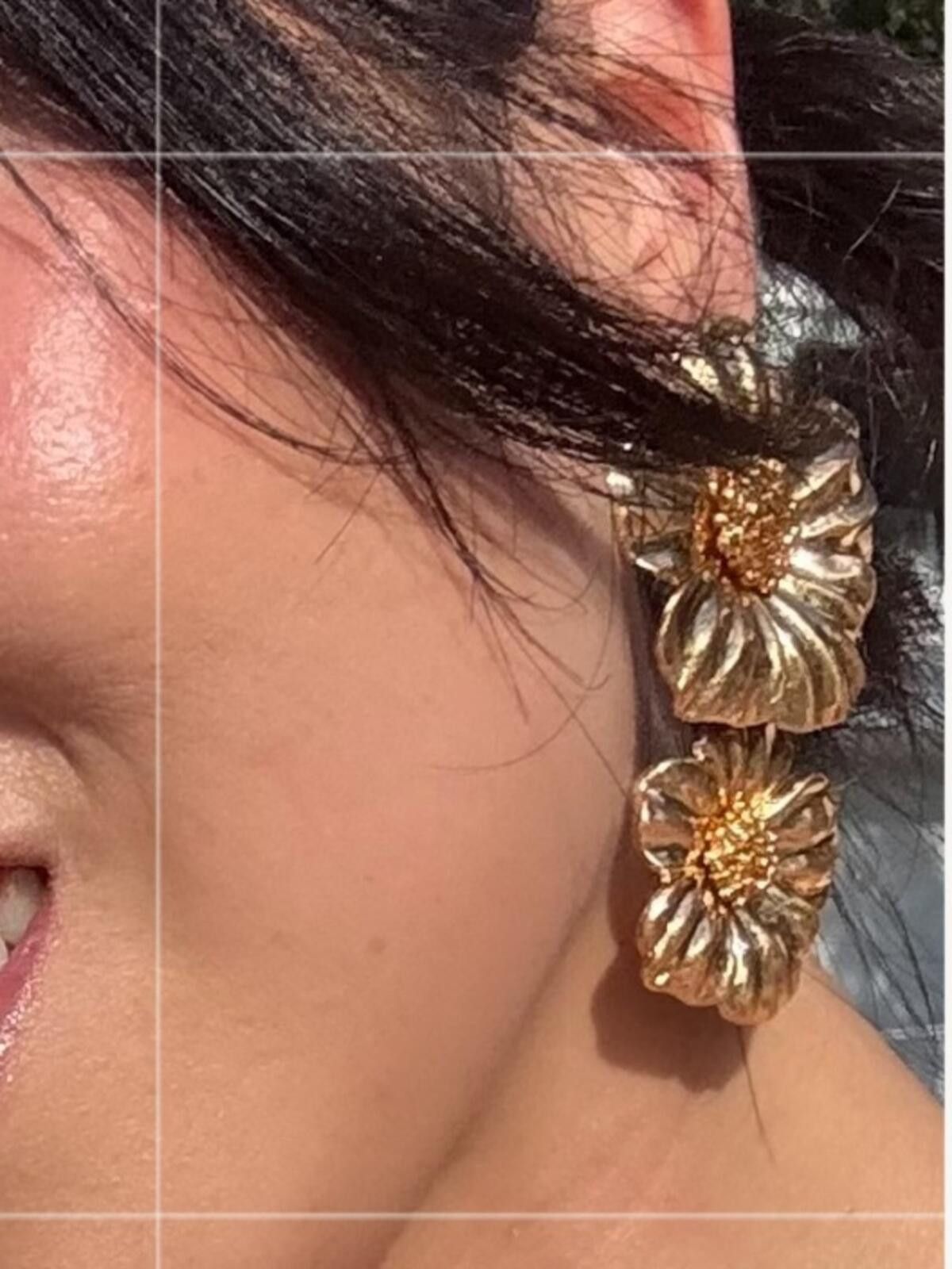 Mango Mango / Statement Floral Drop Earrings / Gold Size ONE SIZE - 10 Thumbnail