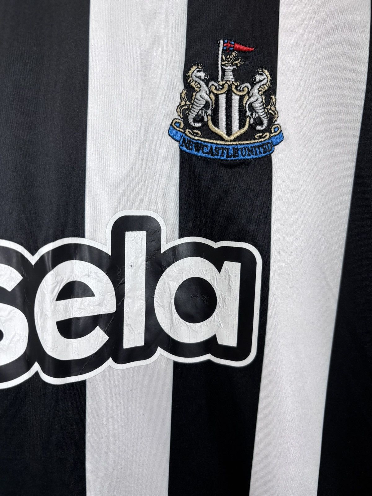 Castore Newcastle United 2023/2024 Home Isak #14 Soccer Jersey Size US M / EU 48-50 / 2 - 9 Thumbnail
