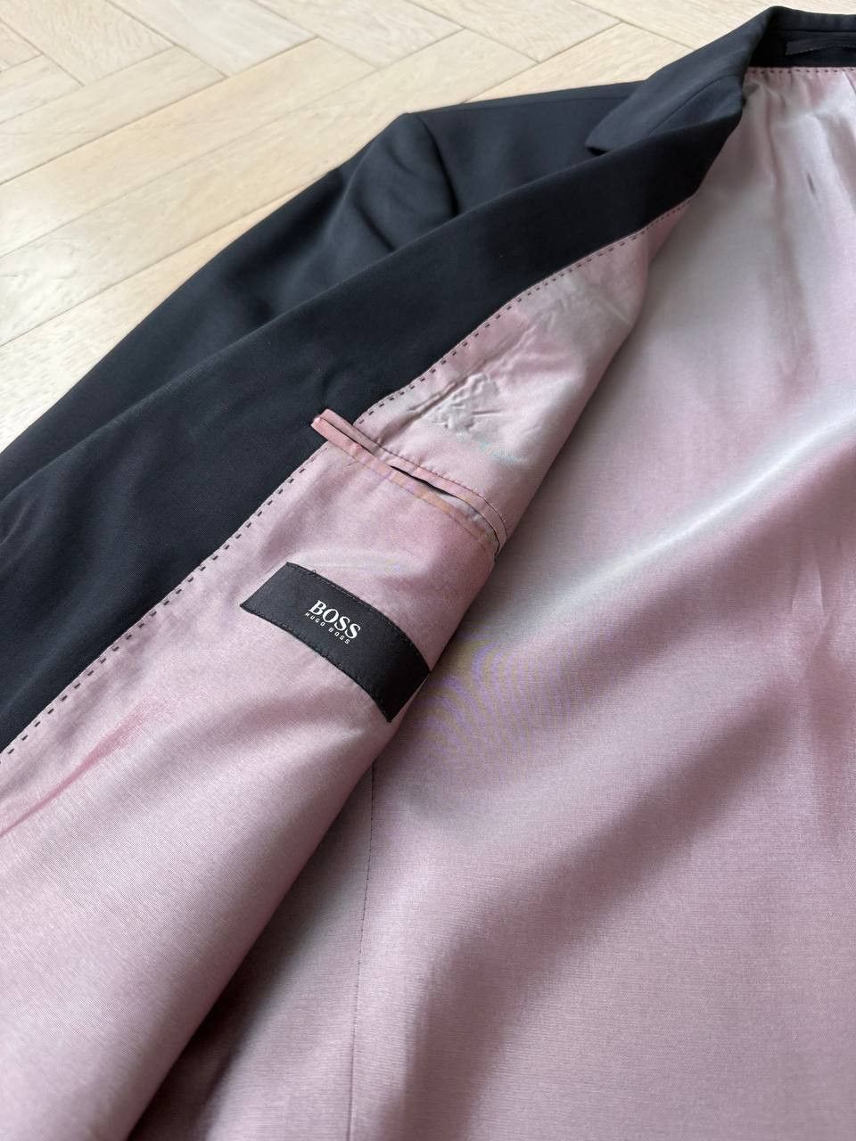 Hugo Boss Hugo Boss Black Blazer Pink Lining Size 40R - 3 Thumbnail