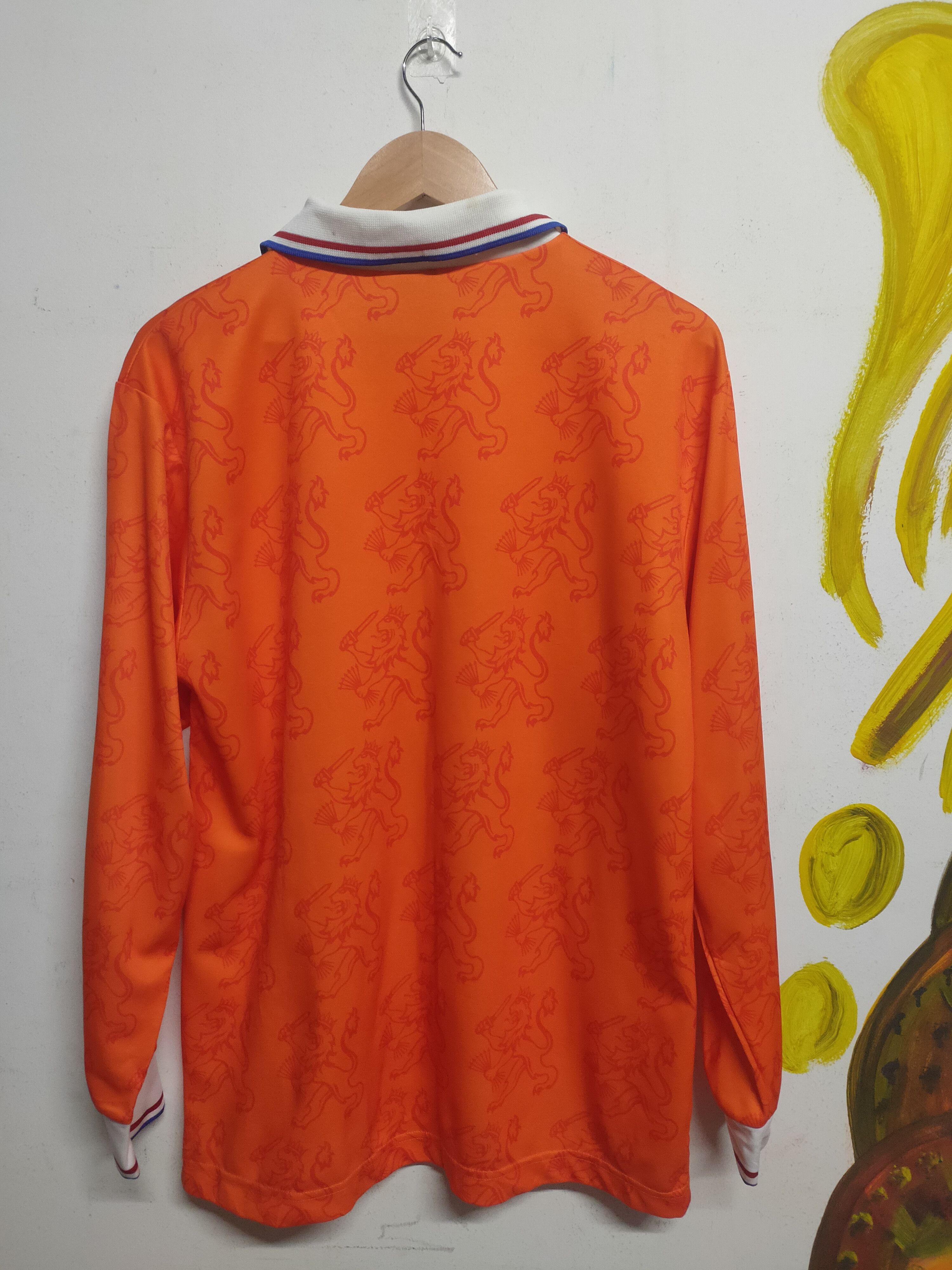 Vintage Vintage 94/95 Netherlands home jersey Size US M / EU 48-50 / 2 - 2 Thumbnail