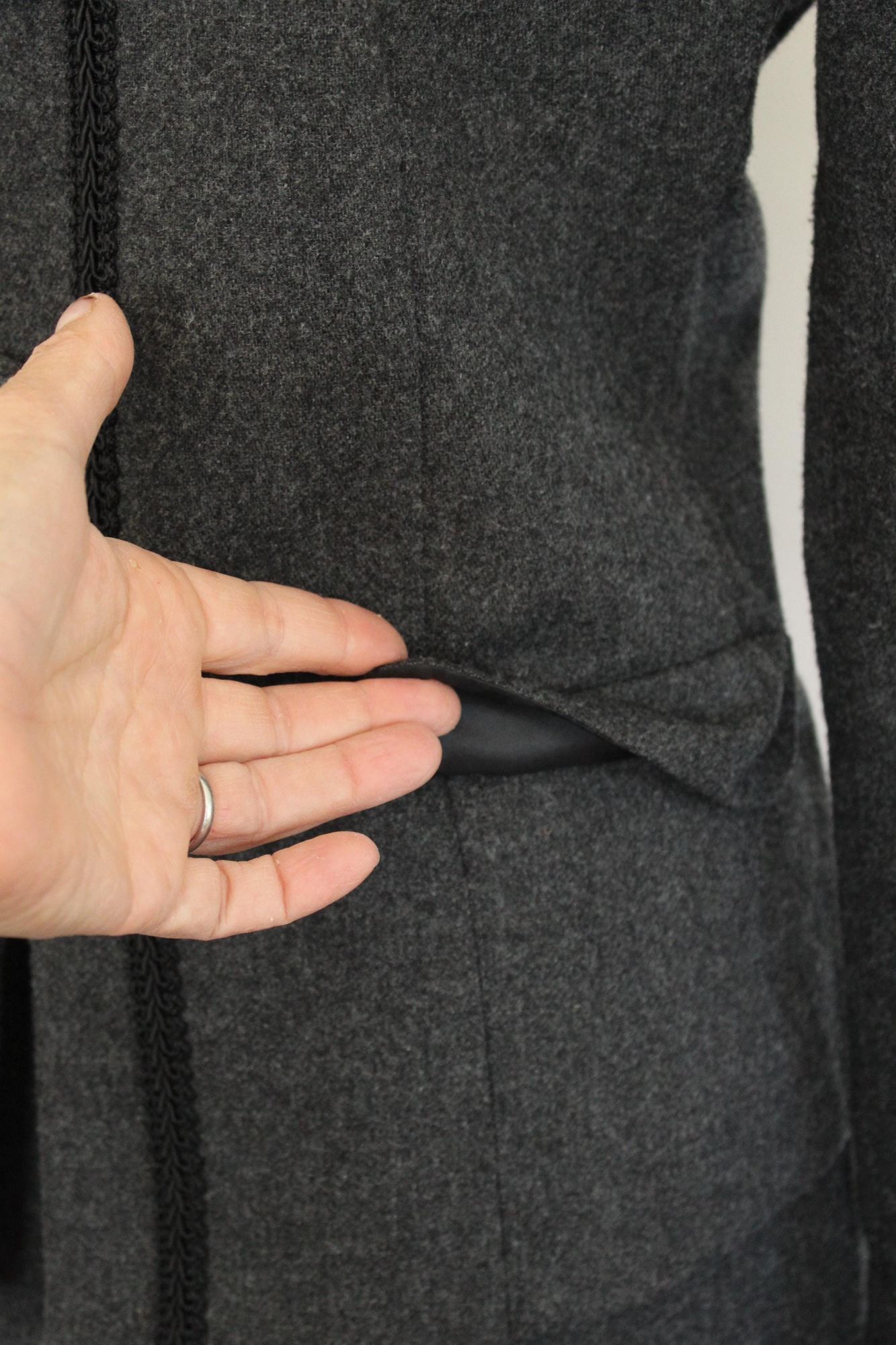 Vintage Vintage 1980s Womens Suit, Russ Gray Wool Skirt And Jacket, Size M / US 6-8 / IT 42-44 - 8 Thumbnail