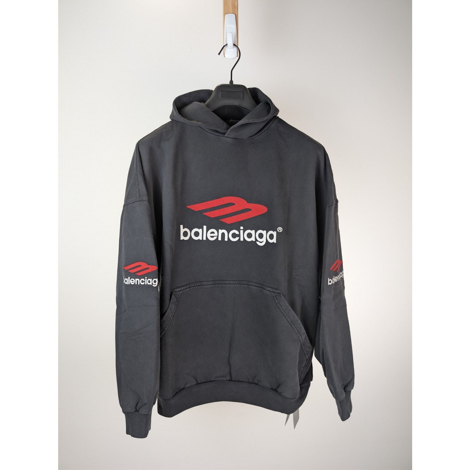 Balenciaga o1rshd1 3B Sports Icon Hoodie in Washed Dark Grey Size US S / EU 44-46 / 1 - 8 Thumbnail
