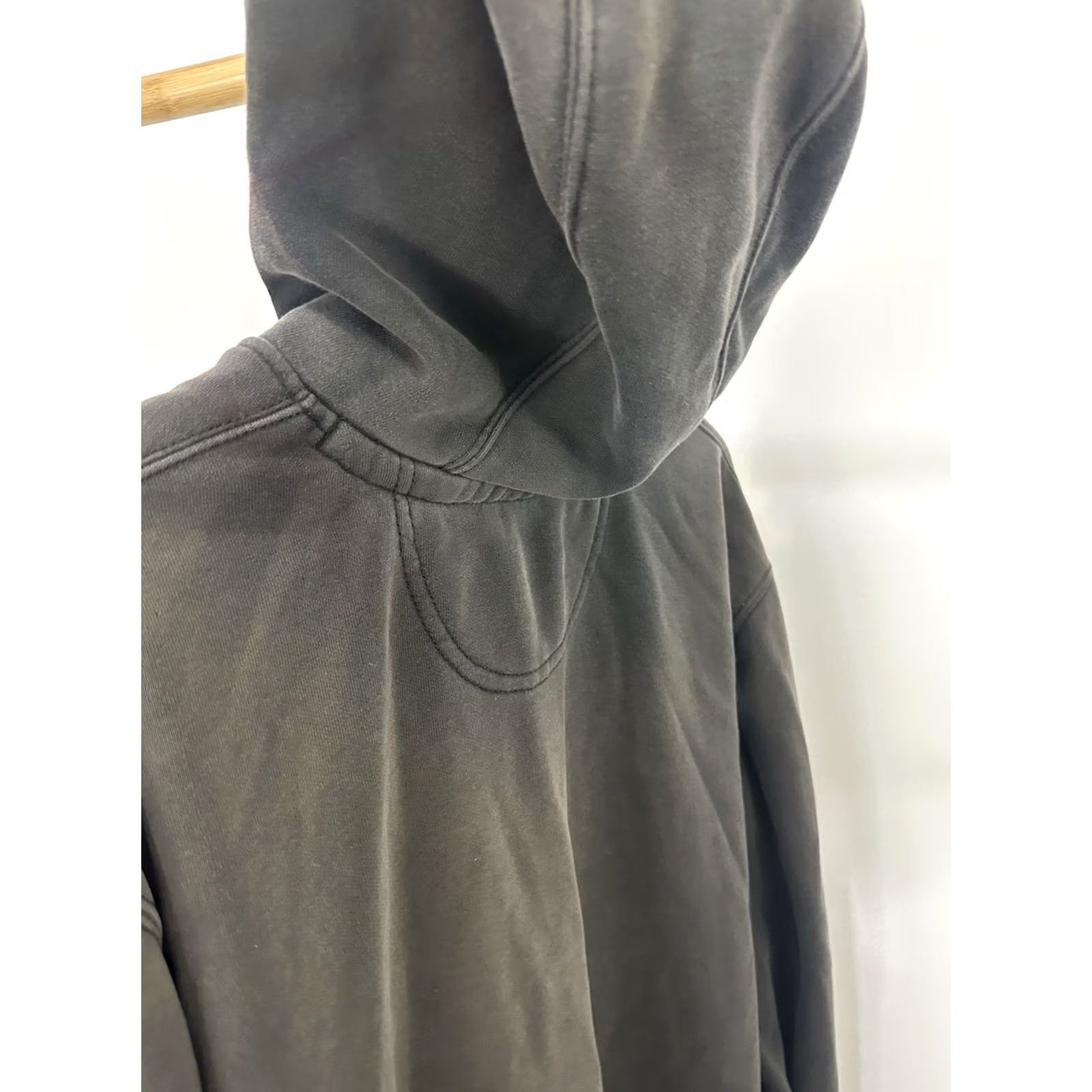 Carhartt VTG Carhartt Gradient Sun Faded Black Thick Worn Hoodie Sweatshirt LT Tall Mens Pullover Size L Tall Black Distressed Crewneck Hoodie Size US L / EU 52-54 / 3 - 7 Thumbnail