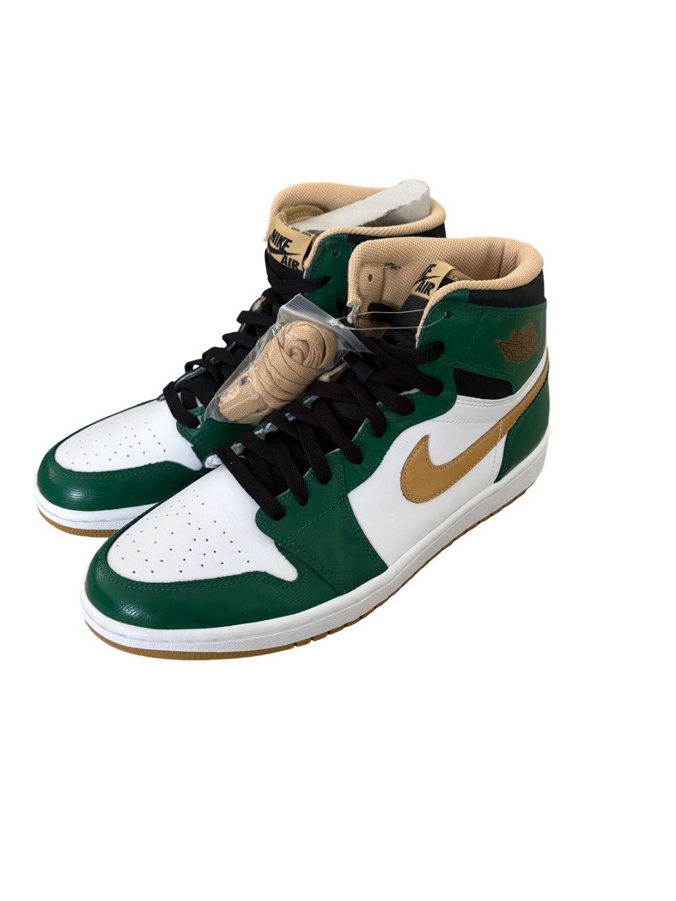Jordan Brand Jordan 1 OG Celtics Size US 10.5 / EU 43-44 - 1 Thumbnail