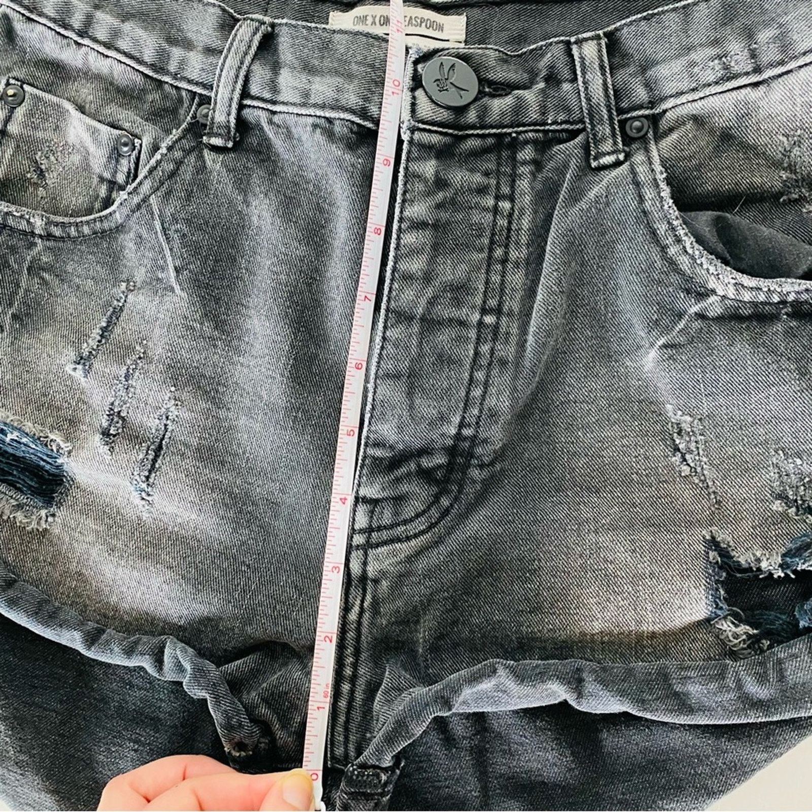 One Teaspoon ONE TEASPOON Mid Rise Bandits Distressed Black Denim Short Size 25" / US 0 / IT 36 - 5 Thumbnail