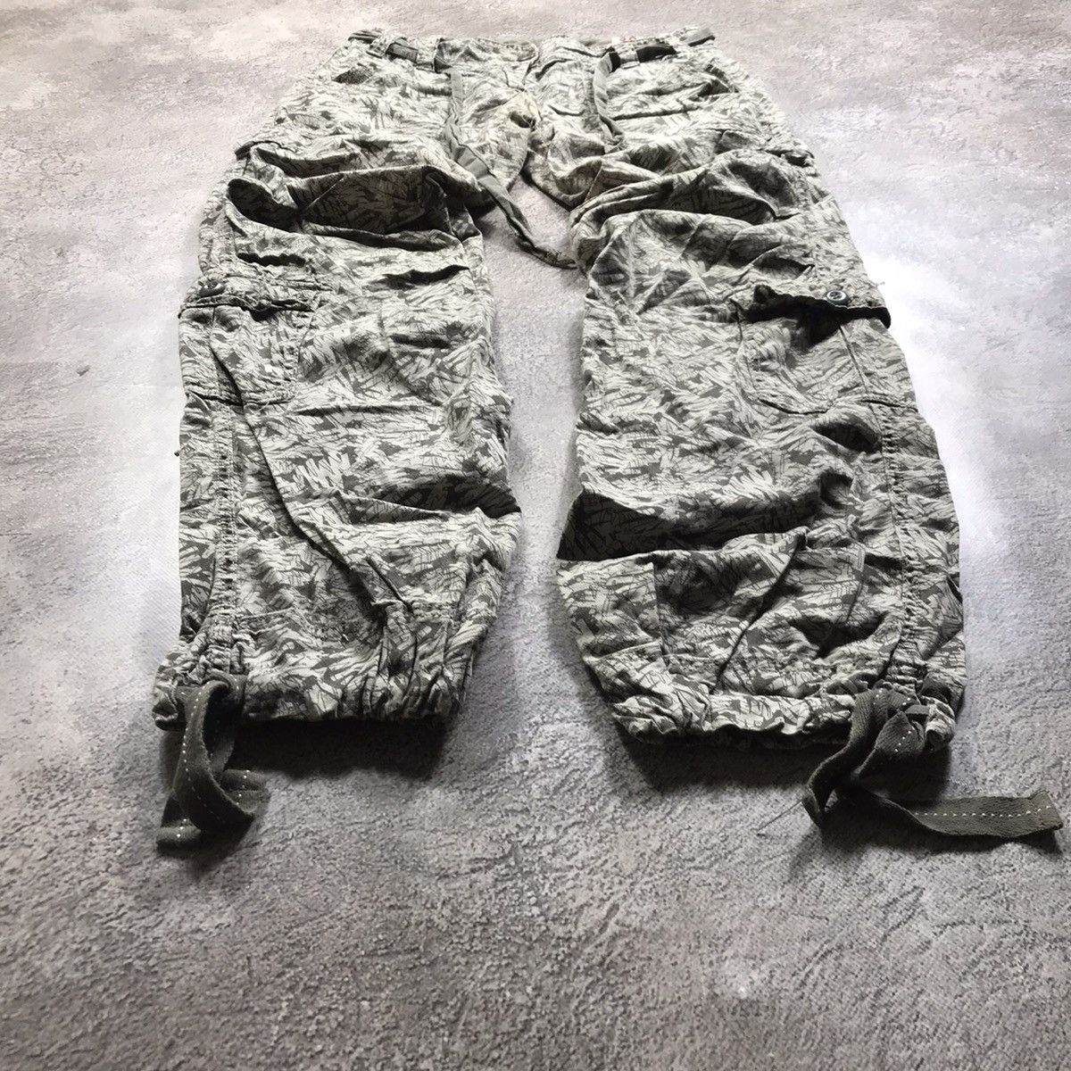 Vintage Y2K Baggy Distressed Cargo Pants Techwear Tactical Logo 28 Size 28" / US 6 / IT 42 - 1 Thumbnail