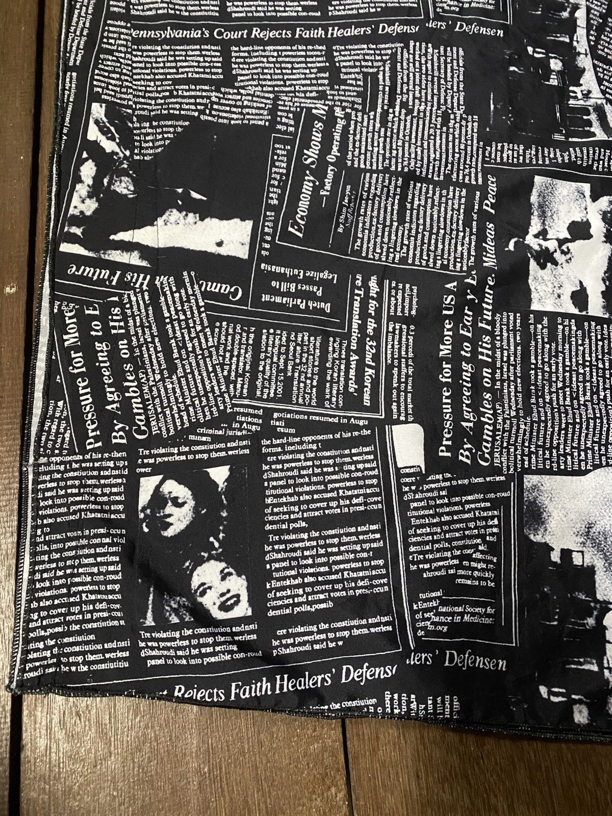 The Unbranded Brand Newspaper design Punk blouse Size M / US 6-8 / IT 42-44 - 3 Thumbnail