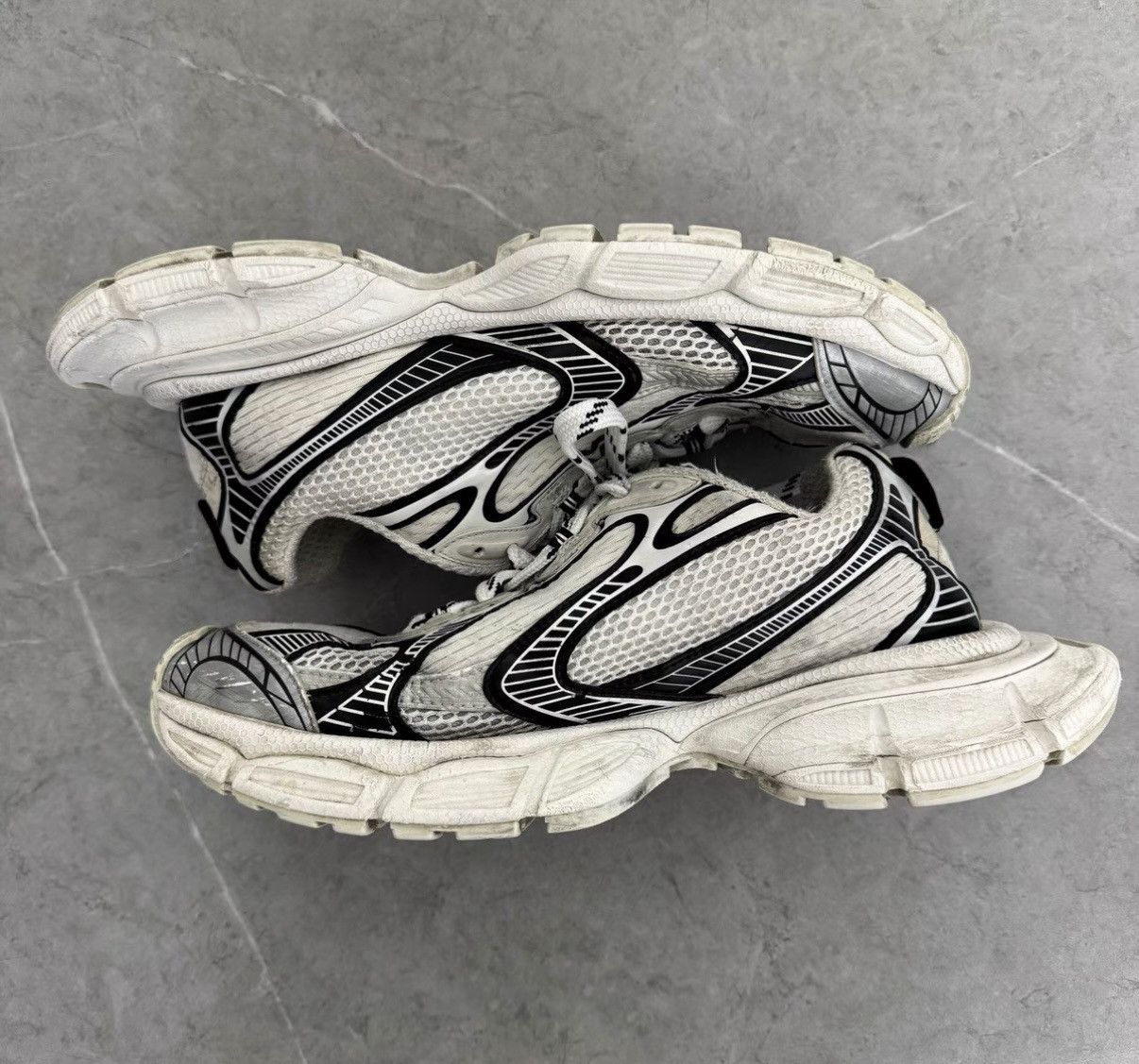 Balenciaga Balenciaga Colorway Distressed Dad Sneakers Size US 9.5 / EU 42-43 - 5 Thumbnail