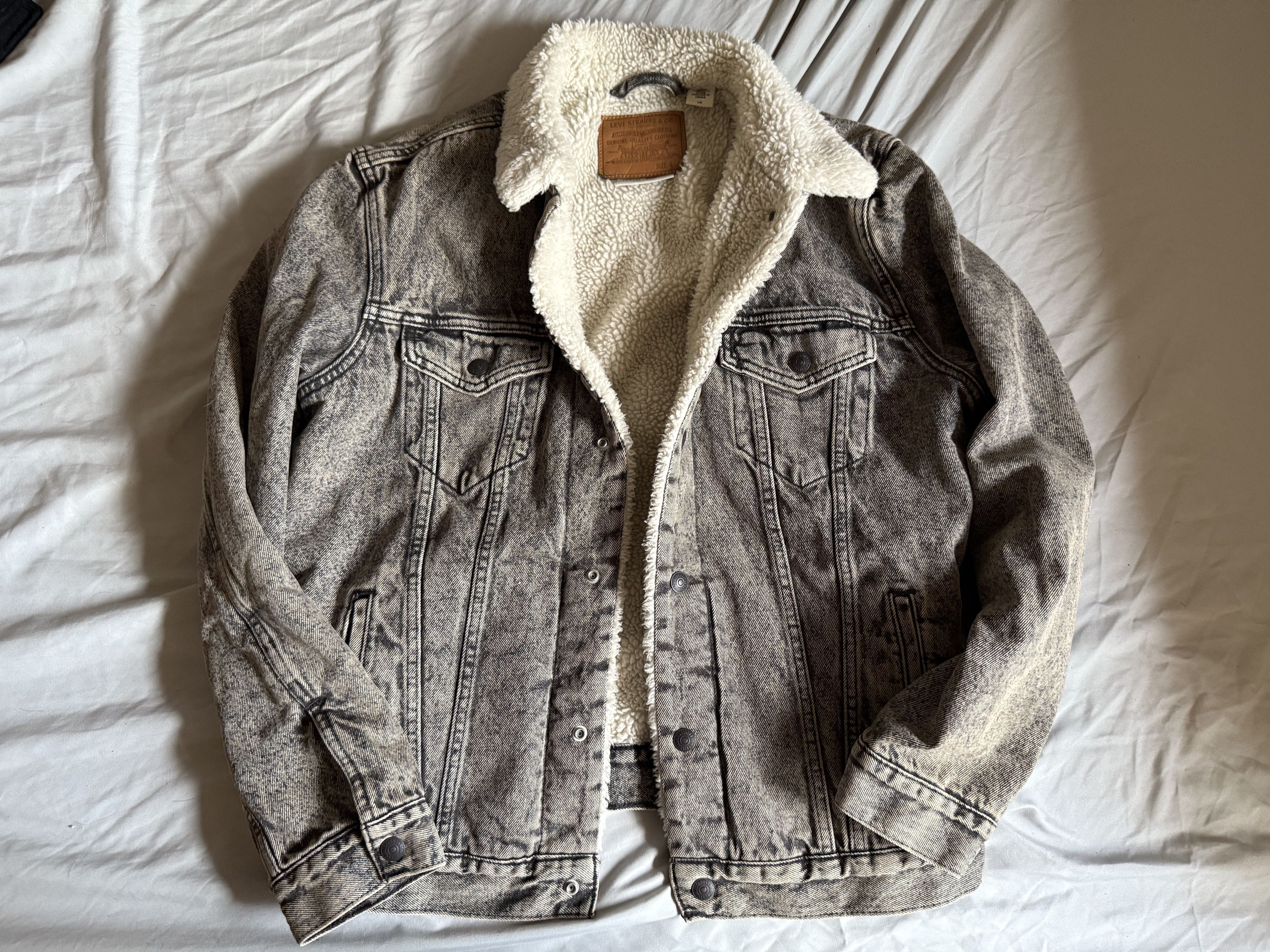 Levi's Levi’s Men’s Sherpa Trucker Jean Jacket Size Large $128 Size US L / EU 52-54 / 3 - 2 Thumbnail