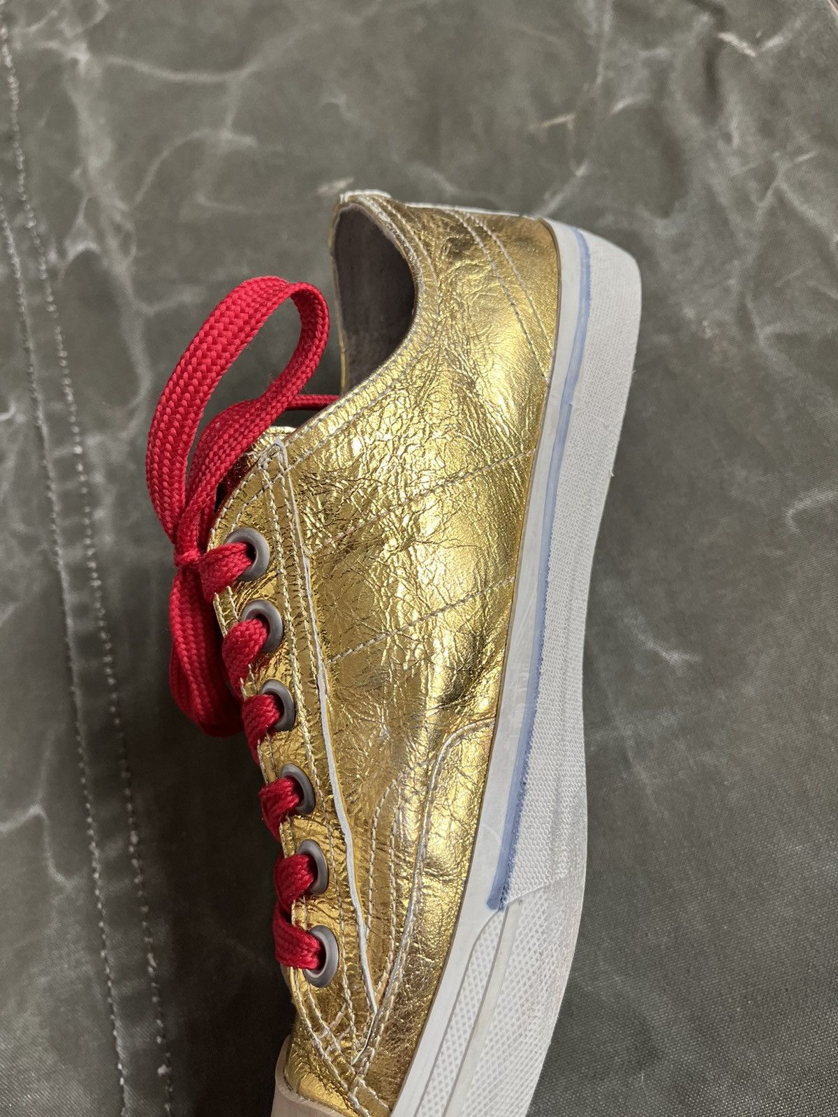 Golden Goose × Vintage GGDB Golden Goose Deluxe Brand V-star 2 Gold Low Sneakers Size US 7 / EU 40 - 14 Thumbnail