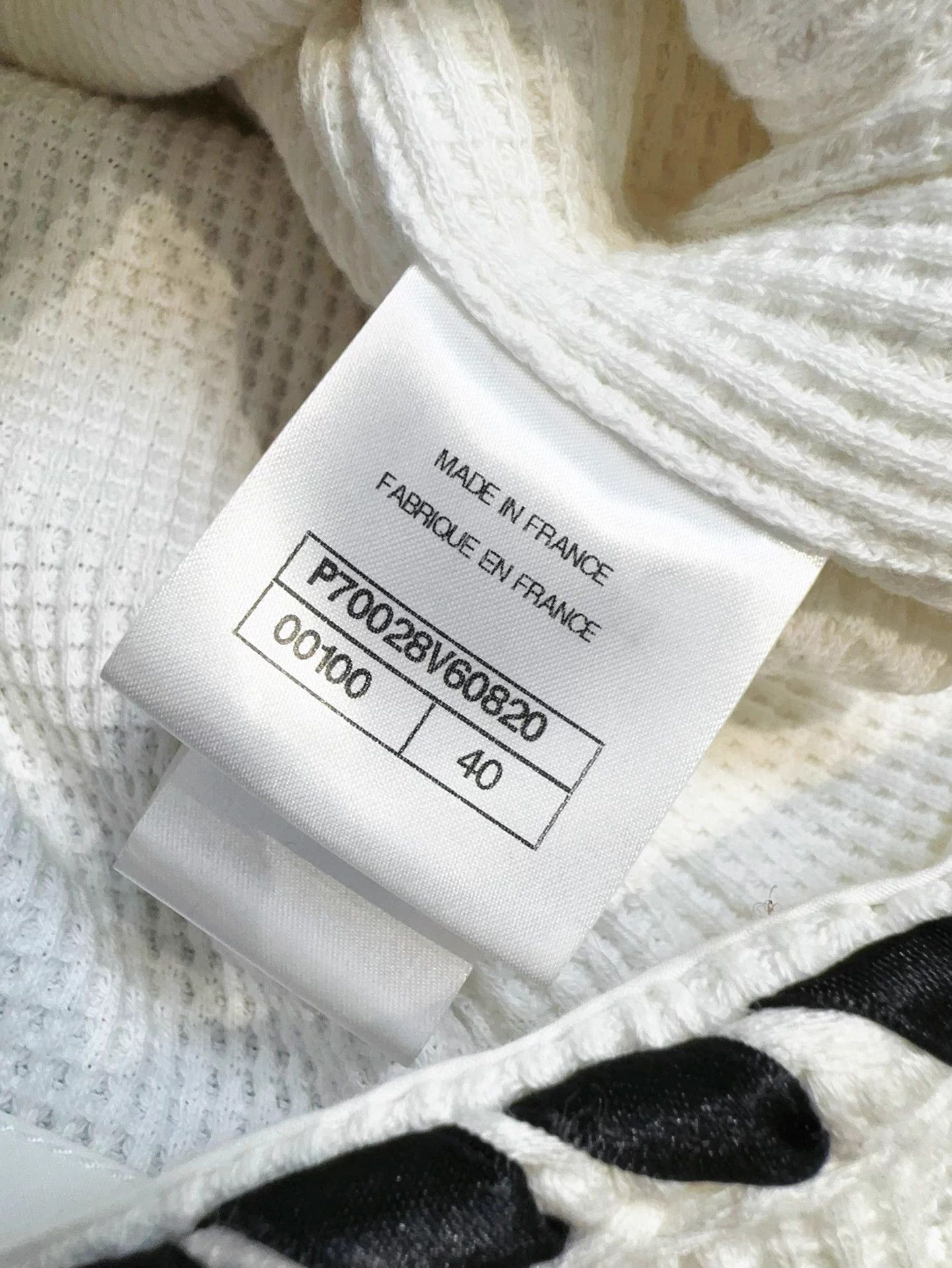 Chanel Chanel 21S White Waffle Crystal Button B&W Trim 40 Size M / US 6-8 / IT 42-44 - 8 Thumbnail