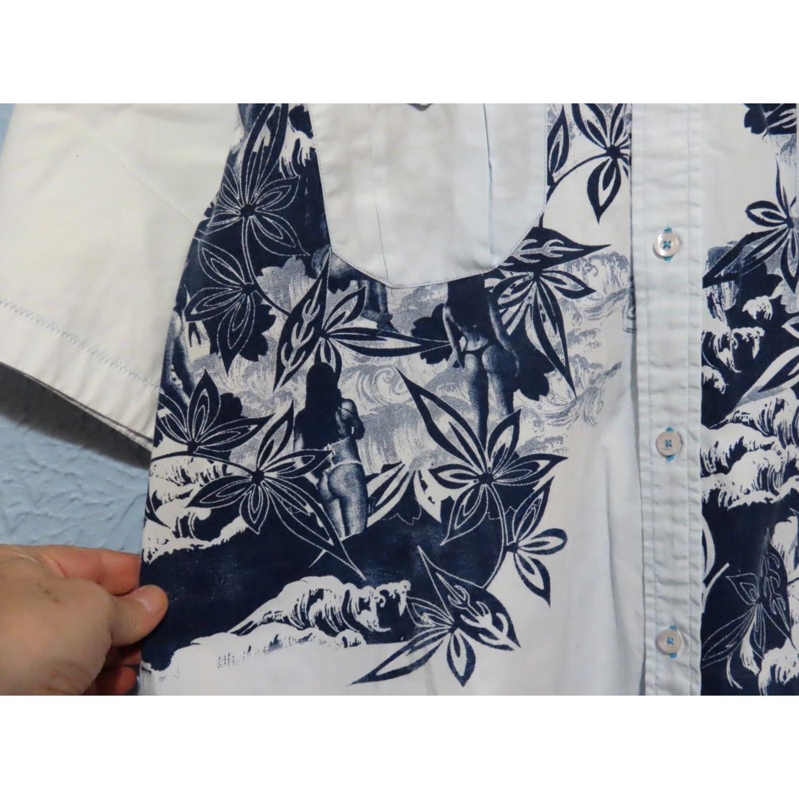 REEF Reef XL Blue Floral Button-Up Hawaiian Casual Shirt Boys? Size US XL / EU 56 / 4 - 5 Thumbnail