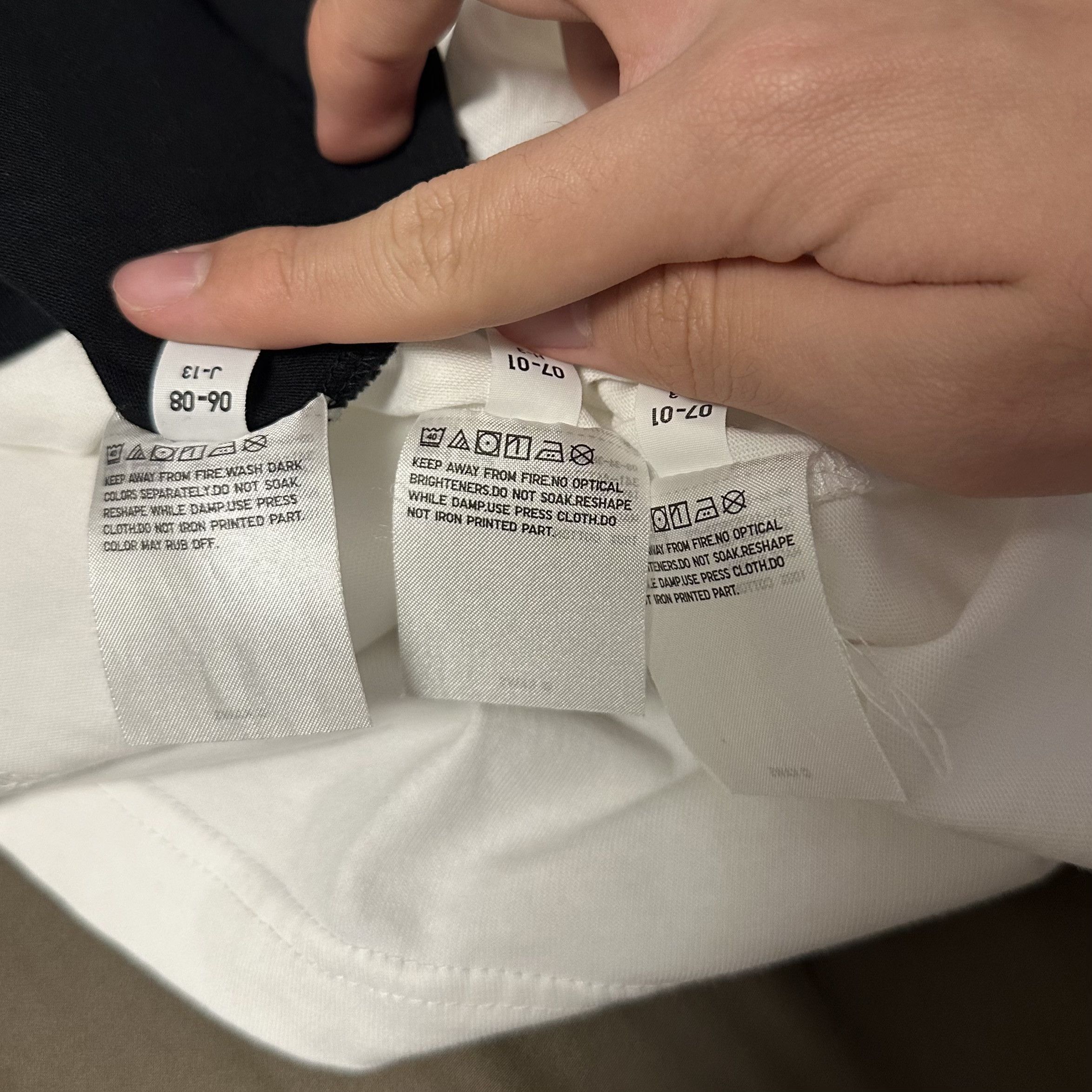 Kaws × Uniqlo LOT OF 3 TEES FROM UNIQLO X KAWS "WHAT PARTY" 2023 COLLAB Size US L / EU 52-54 / 3 - 5 Thumbnail