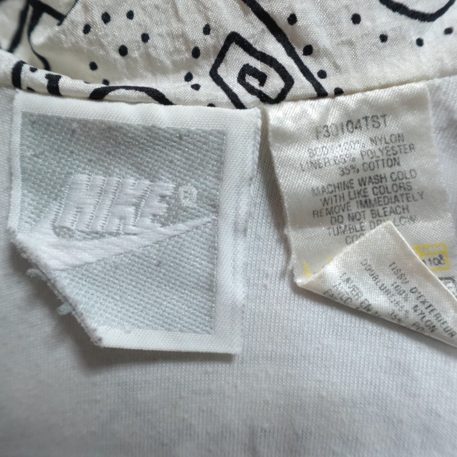 Nike VINTAGE Nike Womens Jacket M White Nylon Geometric Windbreaker 90s Women Mens? Size M / US 6-8 / IT 42-44 - 3 Thumbnail