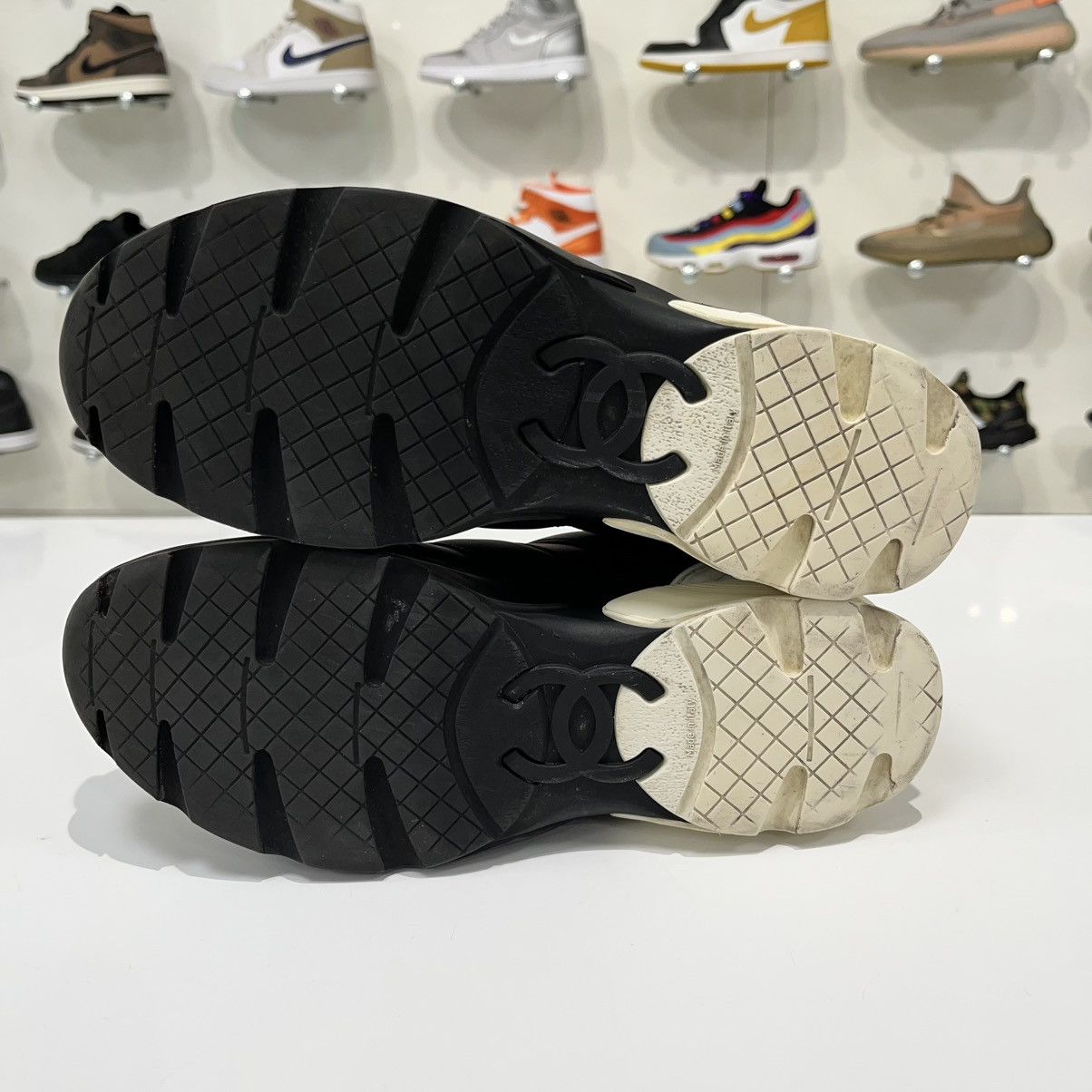 Chanel Chanel Sneakers Black/White (W) Size US 7 / IT 37 - 11 Thumbnail