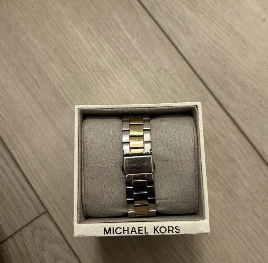 Michael Kors Micheal Kors Watch Size 32 - 2 Thumbnail