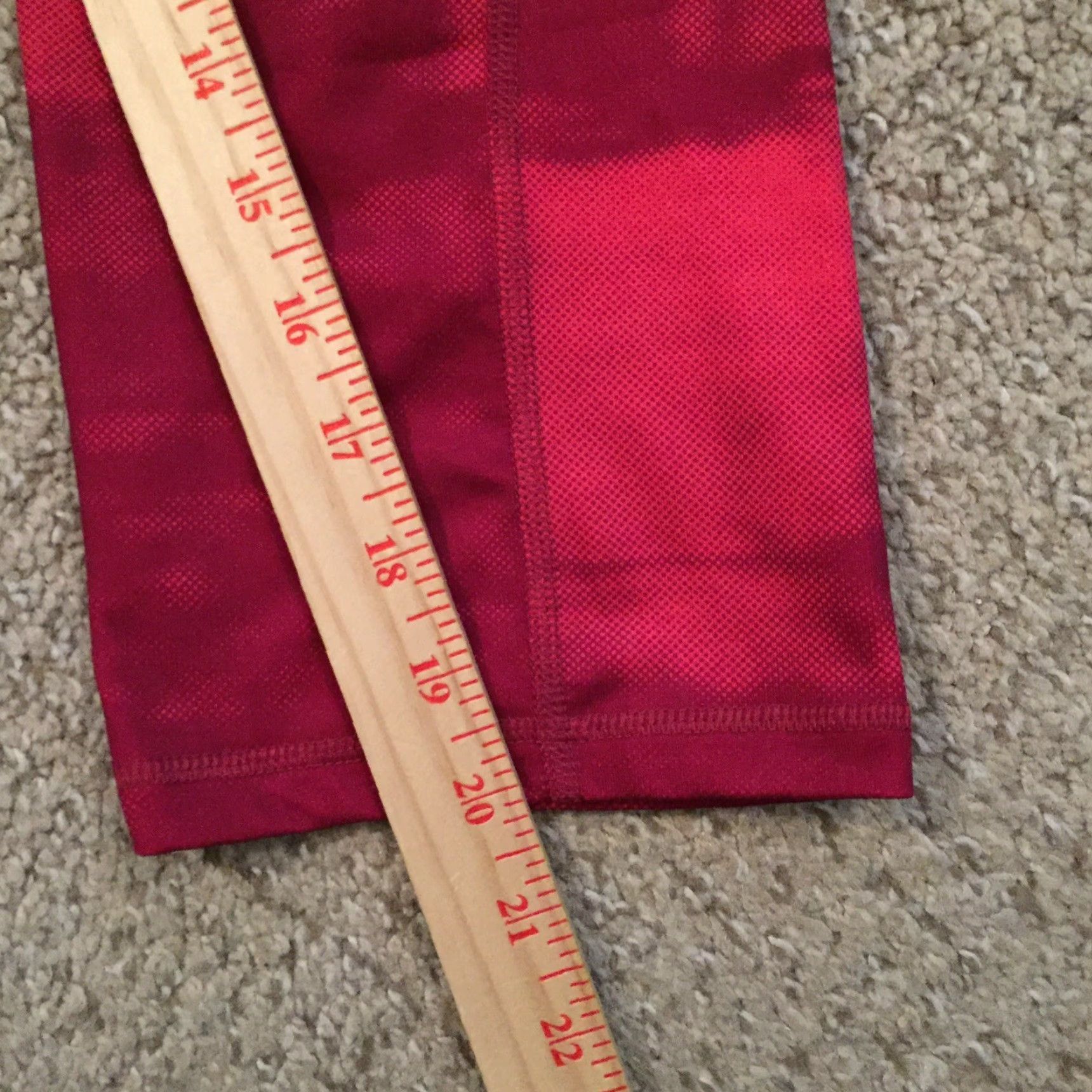 Old Navy Old Navy Leggings Shirt Women's Medium Red Knee Length Geometric Jegging Activewear M Red Polyester Blend 20 in Inseam Size 32" / US 10 / IT 46 - 6 Thumbnail