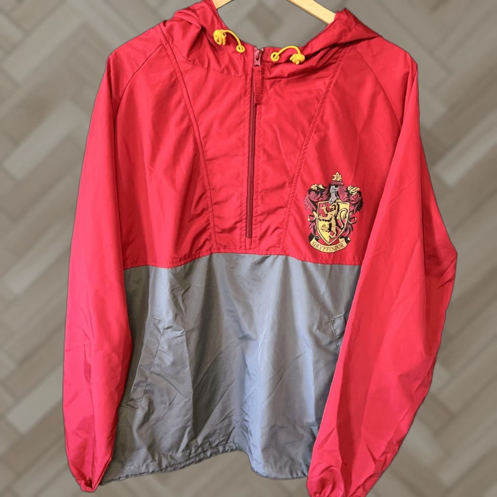 Vintage VINTAGE Universal Studios Harry Potter Gryffindor Pullover Windbreaker Sz Medium Hood Size US M / EU 48-50 / 2 - 1 Thumbnail