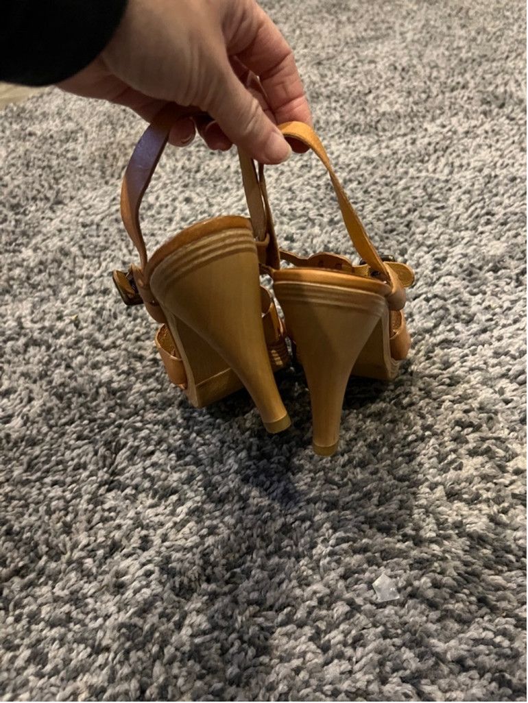 Michael Kors Women's Michael Kors Sandals, US 9 1/2, Tan Size US 9.5 / IT 39.5 - 5 Thumbnail