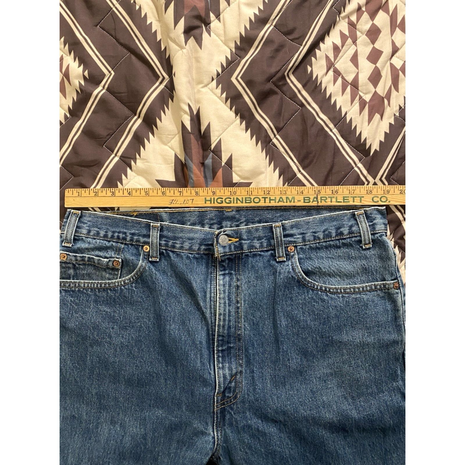 Levi's VINTAGE Levi’s 505 Jeans Men’s 38x32 Medium Wash Denim 5-Pocket Logo Button Zip Straight 90s Retro Size US 38 / EU 54 - 3 Thumbnail